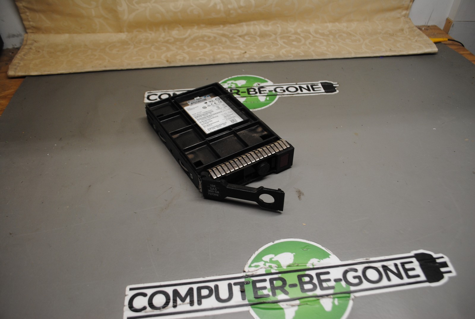 HP 300GB 15K 737298-001 12GB  SAS Drive 3.5 inch Tray LFF 737280-001 