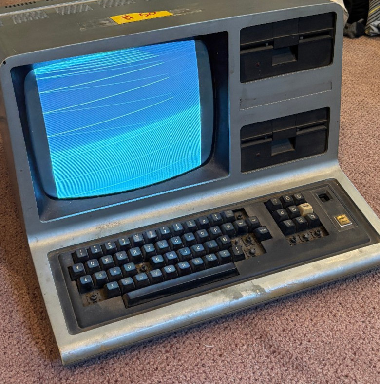 Radio Shack Tandy TRS-80 Model Mk3 III 26-1066 48k Ram DUAL DRIVE CRT Works