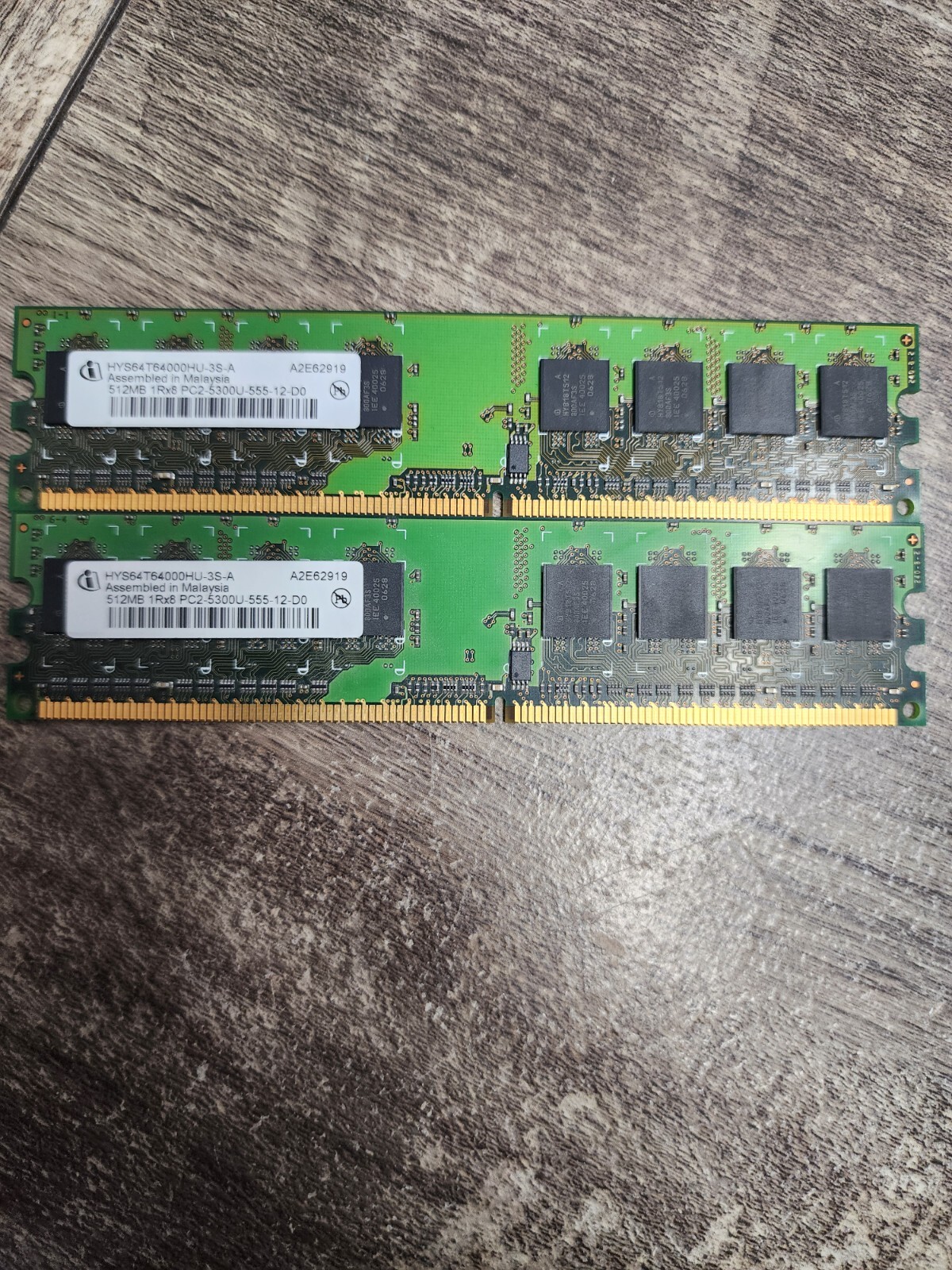 1GB (2 x 512MB) Qimonda  Desktop Memory Ram 1Rx8 PC2-5300U HYS64T64000HU-3S-A