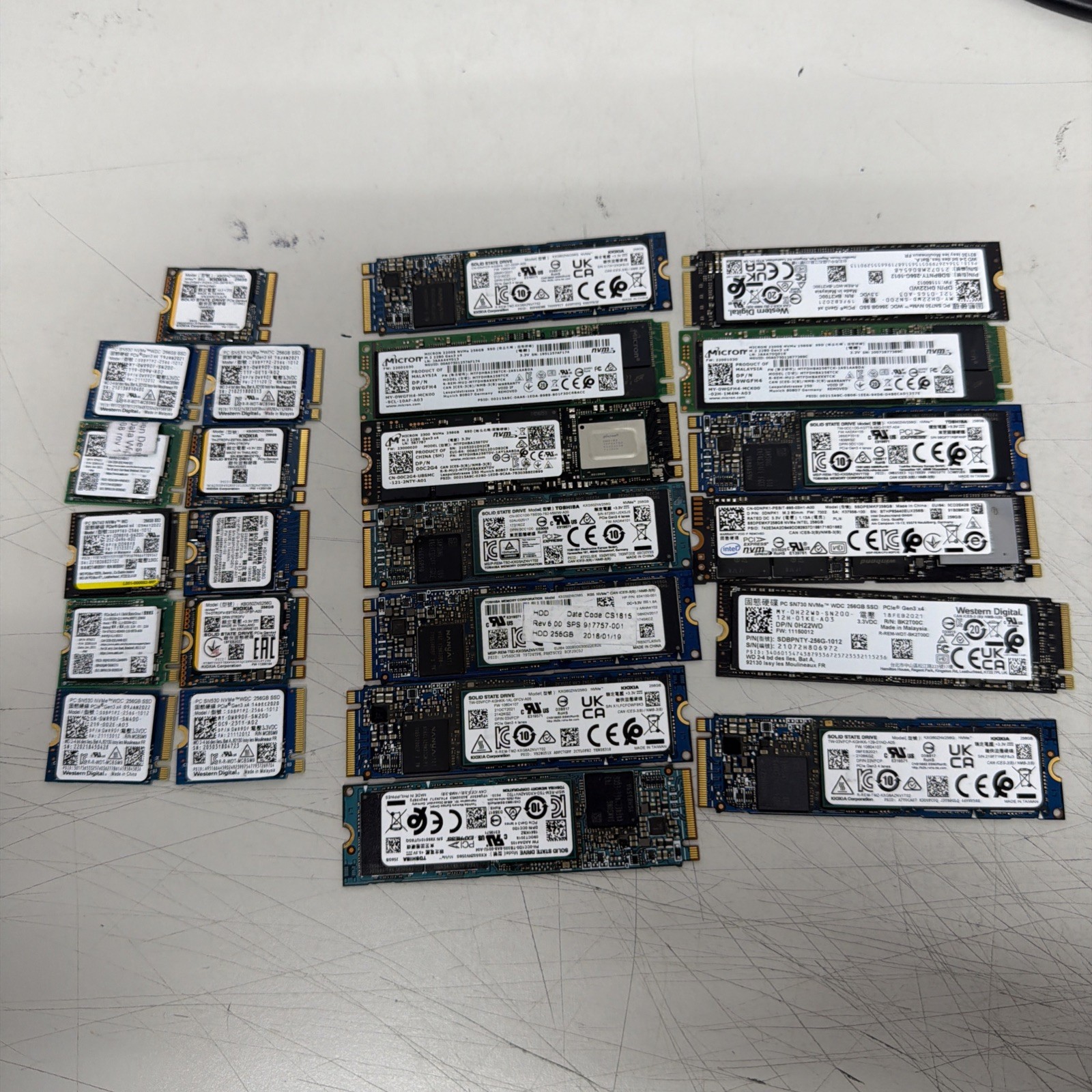 LOT OF 24x MIXED BRAND SSD 256 GB M.2 NVMe 2280  LAPTOPS Internal SSD Read Descr