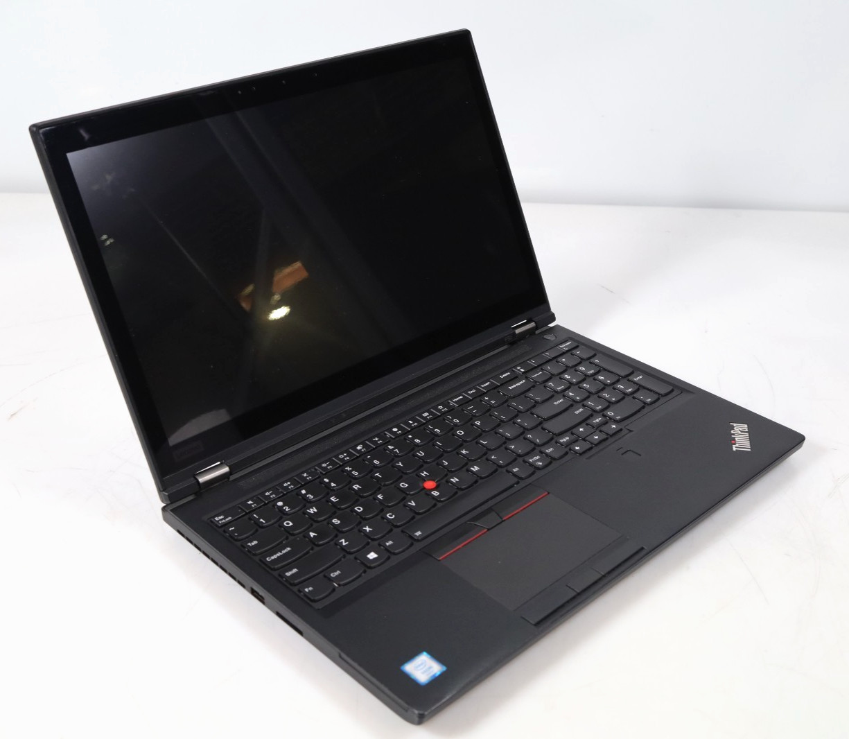 Lenovo ThinkPad P52 15.6" Intel Xeon E-2176M 16GB Quadro P2000 No HDD NO COA OS