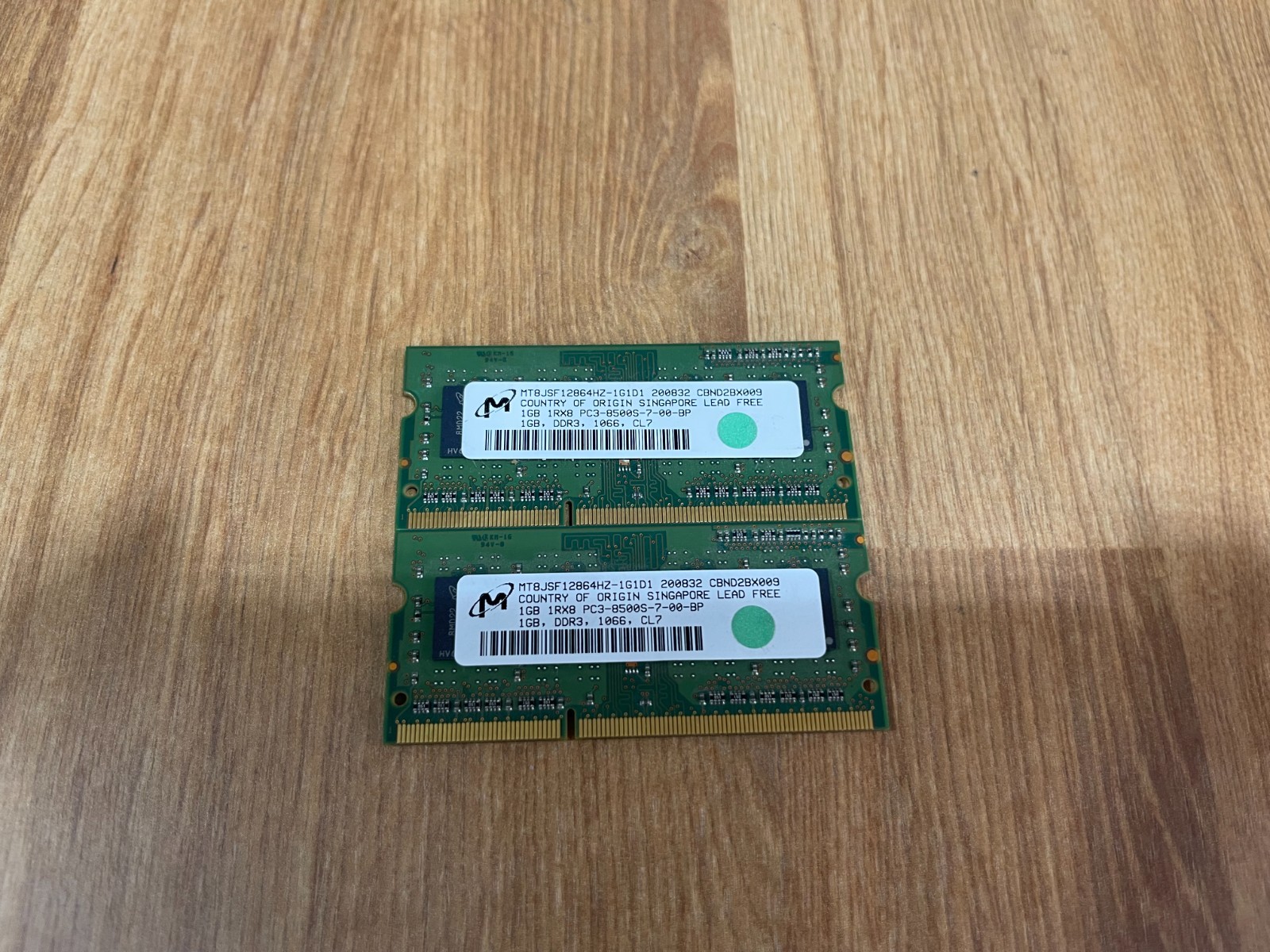 Micron 2GB RAM Kit 2x1GB DDR3 Laptop Memory MT8JSF12864HZ-1G1D1 PC3-8500S