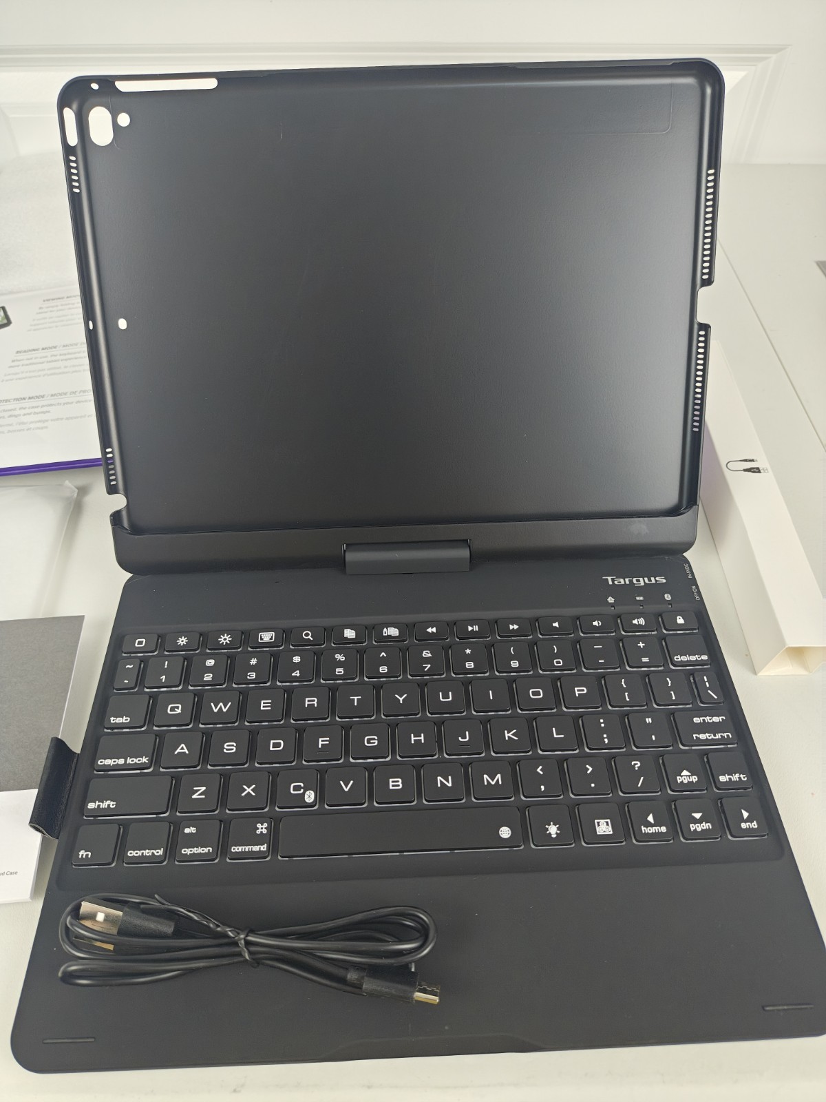 Targus VersaType THZ700US 4-in-1 Bluetooth Keyboard Case iPad 9.7" Air 2 Pro