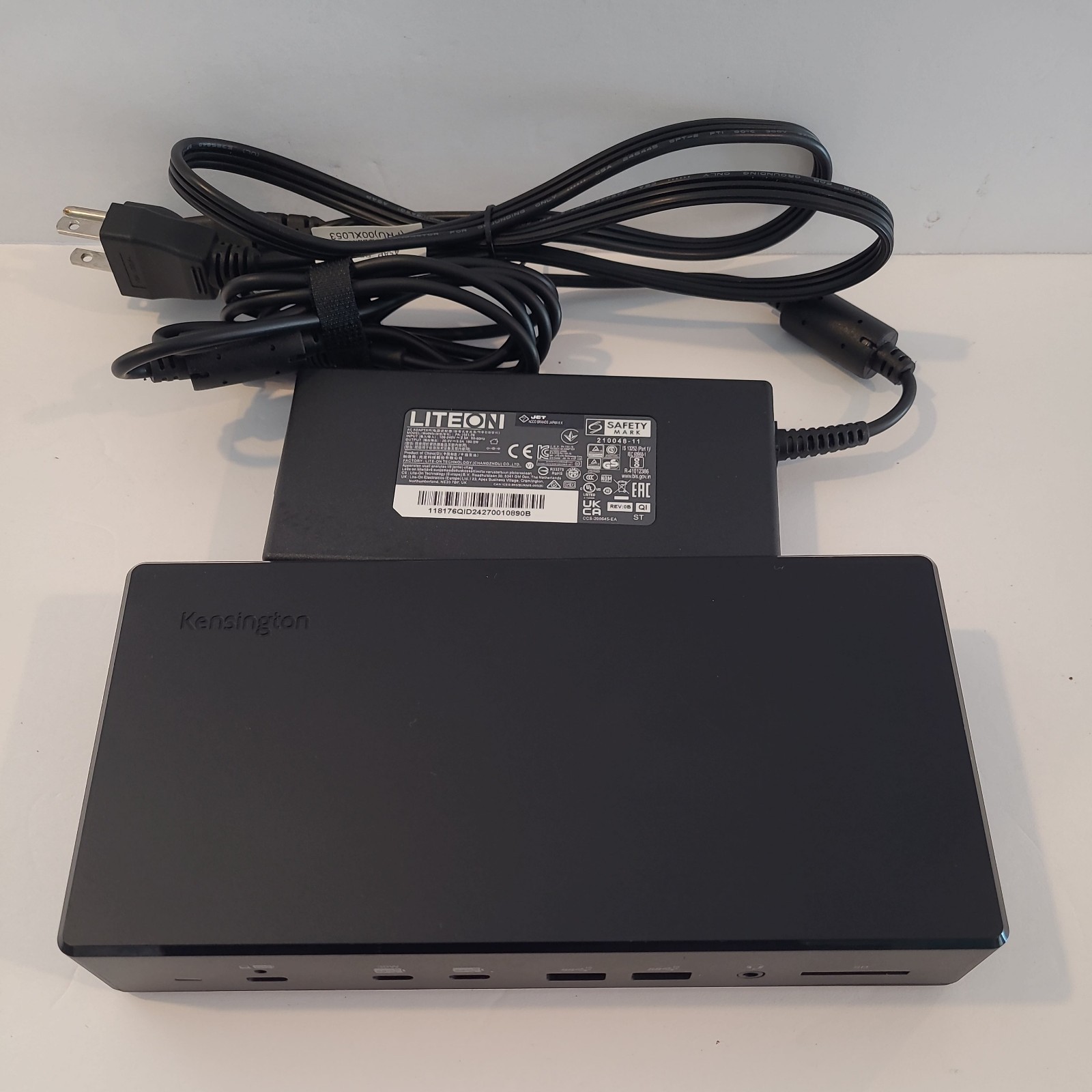 Kensington SD4880P USB-C Dual Video 17-in-1 AC-Powered Docking Station w/ AC