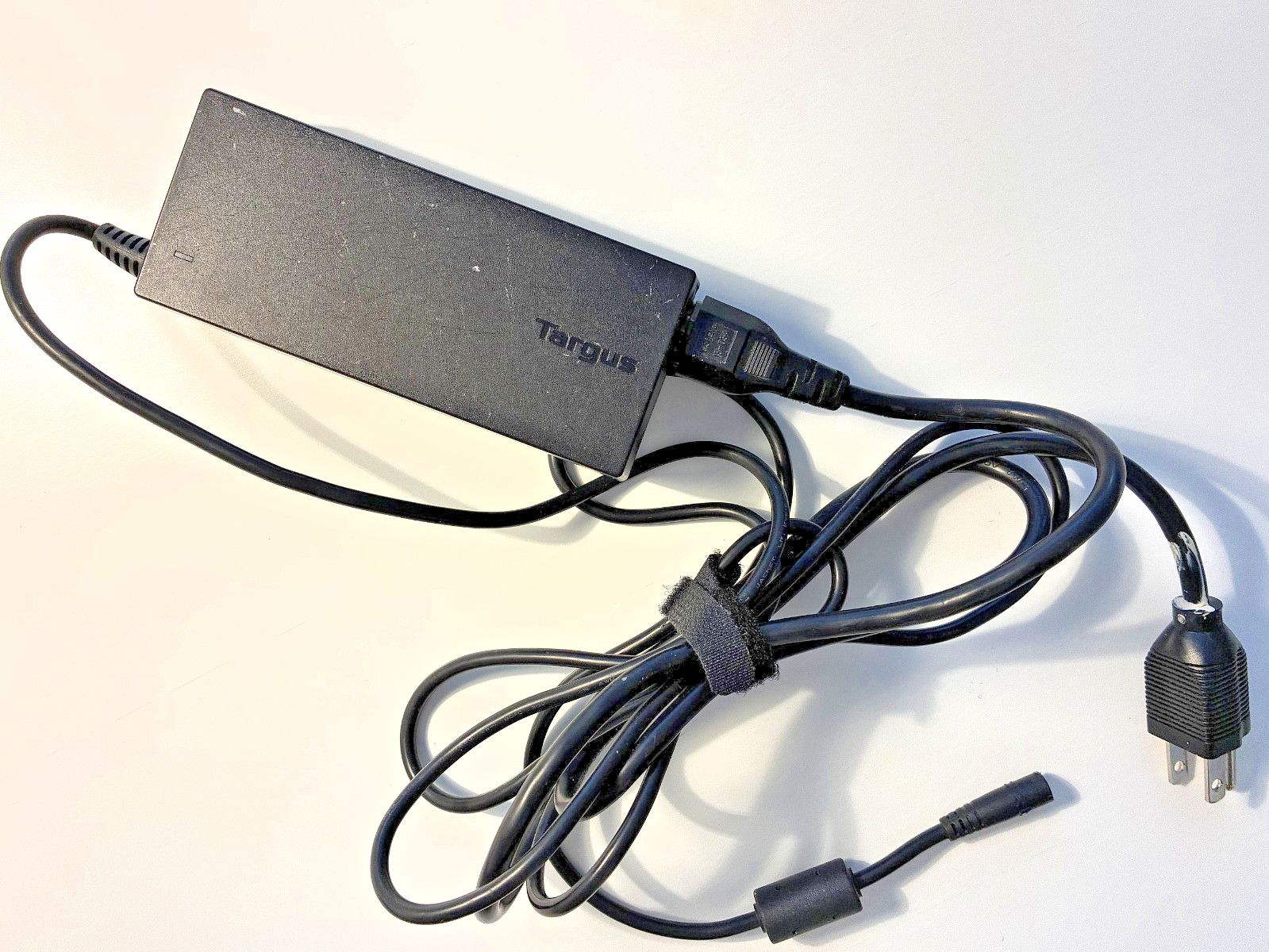 Targus 90W Universal Charger Adapter w-7 Detachable Tips