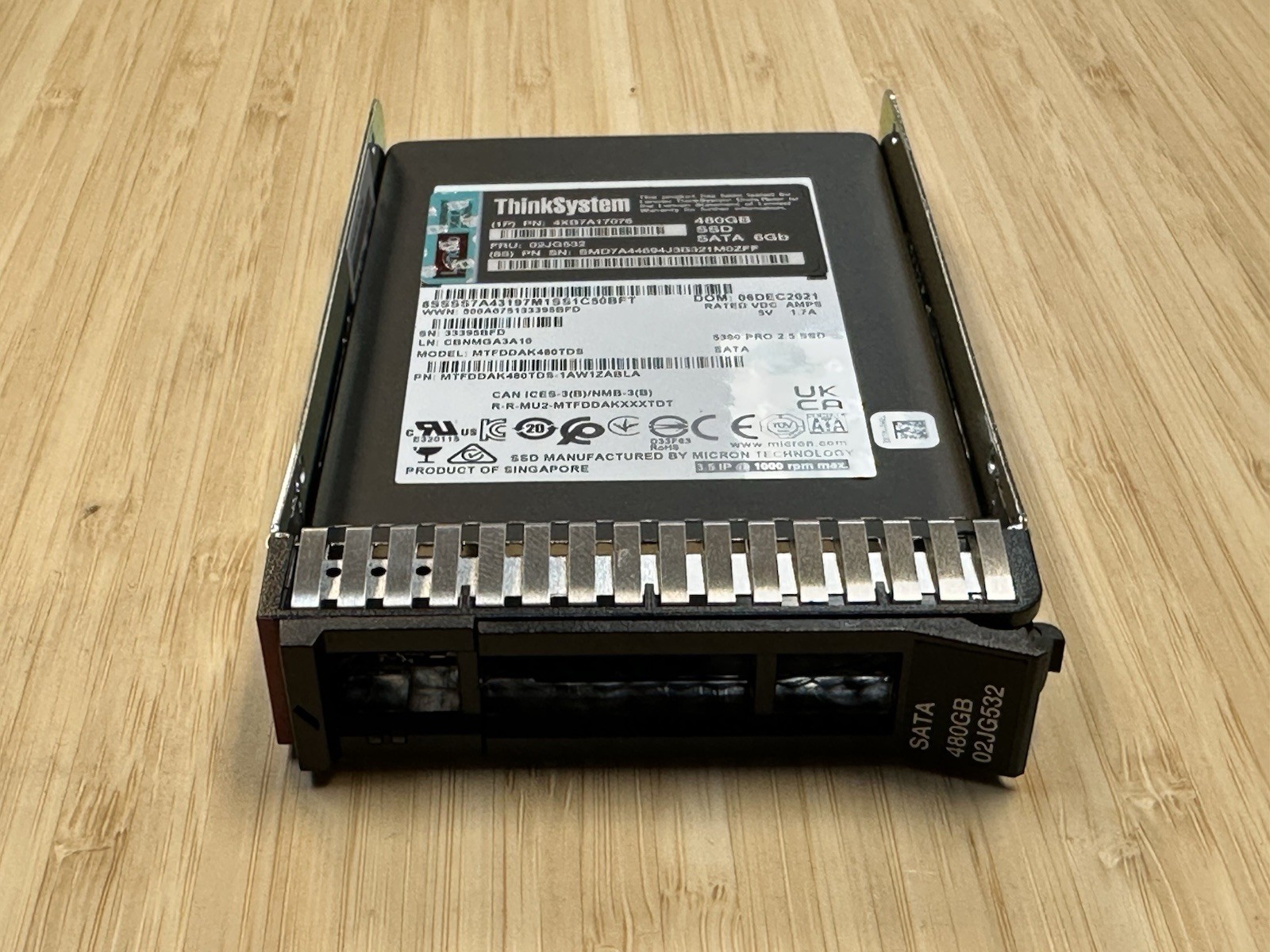 Lenovo ThinkSystem 480GB 4XB7A17076 2.5 SFF Read Intensive SATA 6Gb HS SSD