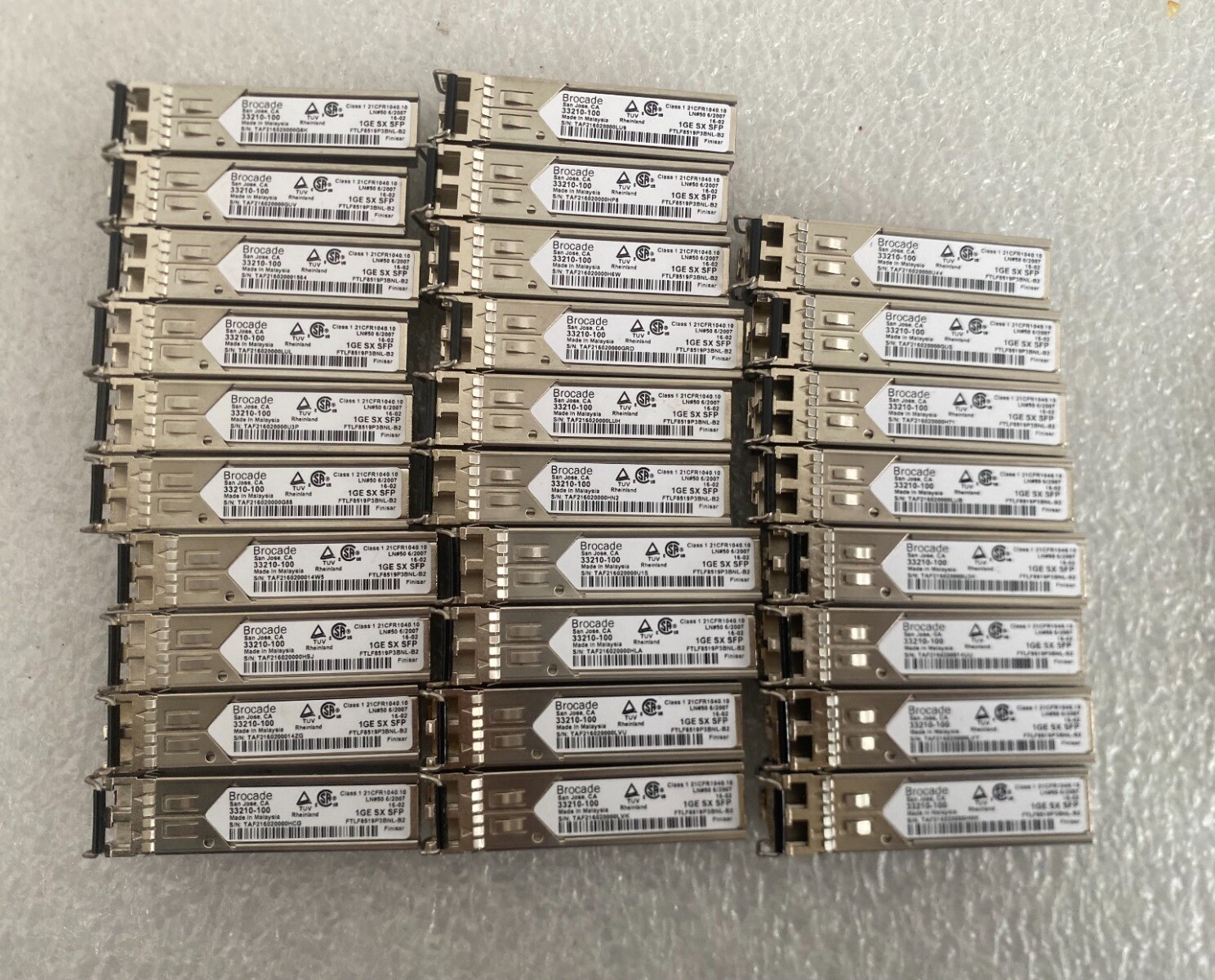 Lot of 28 Brocade 33210-100 1GE SX SFP Finisar FTLF8519P3BNL-B2 Modules