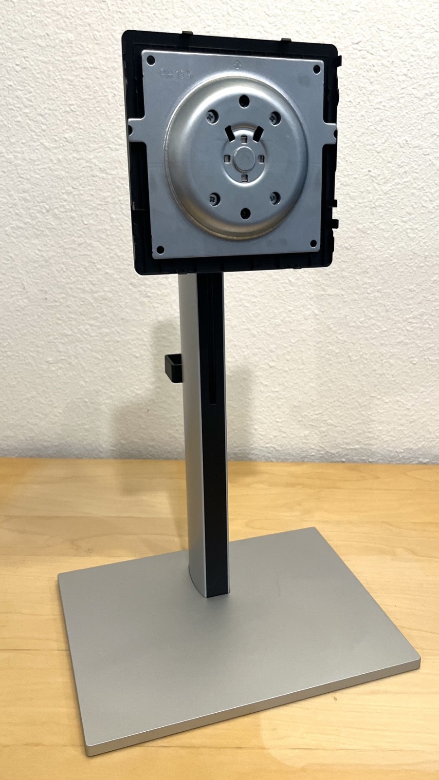 HP E24 G5 N22864-711 Genuine Monitor Stand and Base