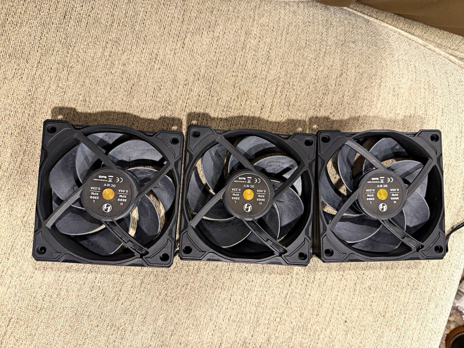 Lian Li UNI FAN SL120 120mm Black Case Fans 3-Pack 4-Pin PWM 12V