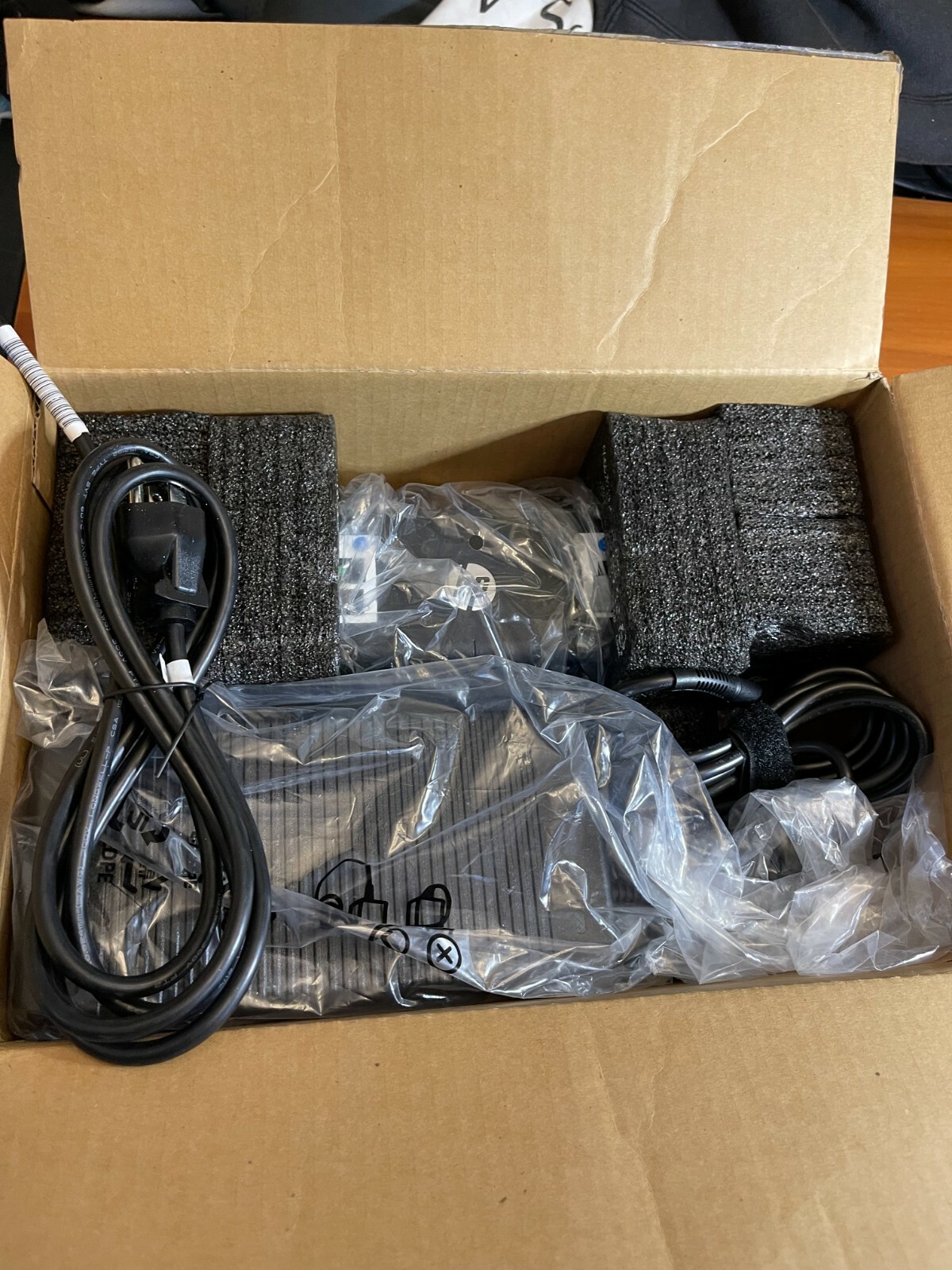 NEW HP Compaq EliteBook HSTNN-11X Docking Station W/ Original HP Charger