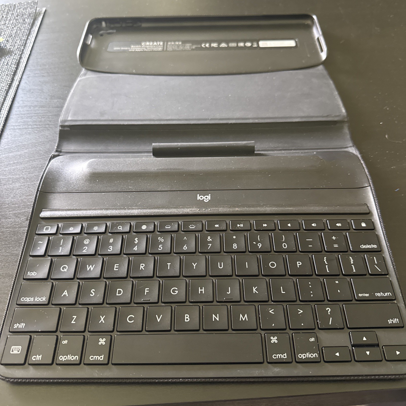 Logitech Create Y-U0030 Black Backlit Keyboard Case w/Apple Pencil holder