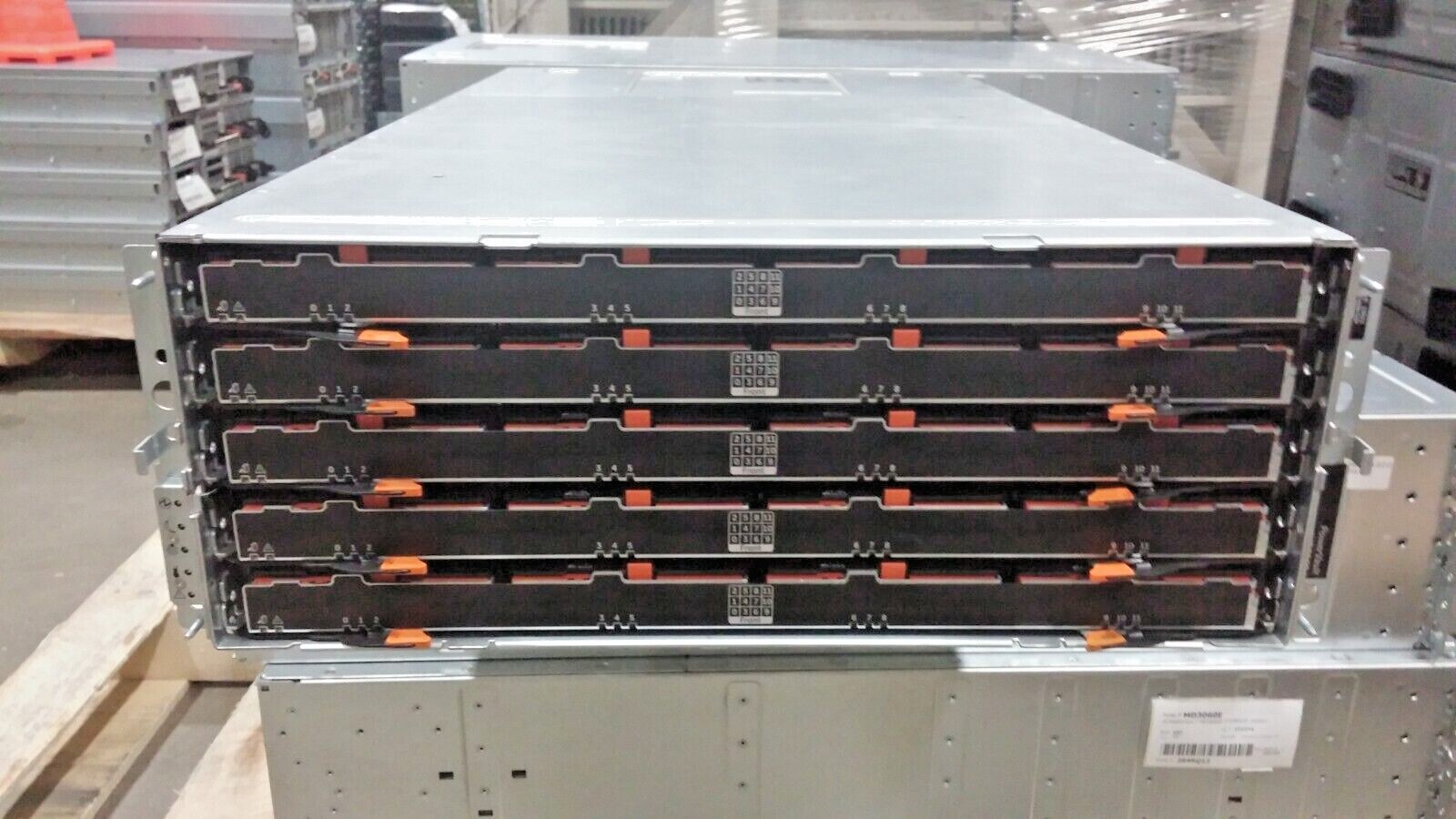 Dell Power Vault MD3060E 60x2tb 3.5 7.2k 12G SAS 2 PSU 2 CONTROLLERS W RAILS