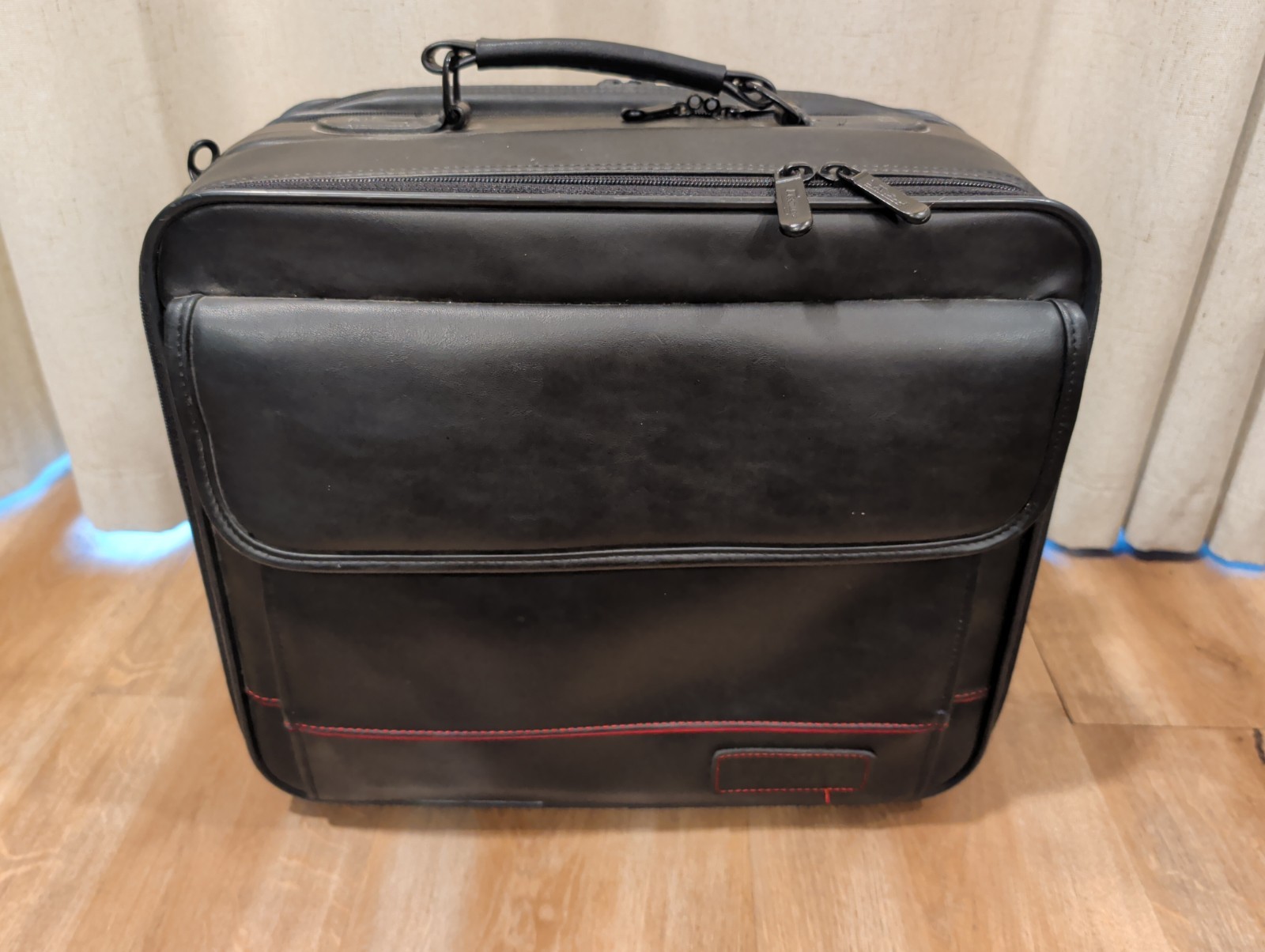 Vintage TARGUS CUN1 Universal Notebook Case Premium Vegan Leather 14x12x6