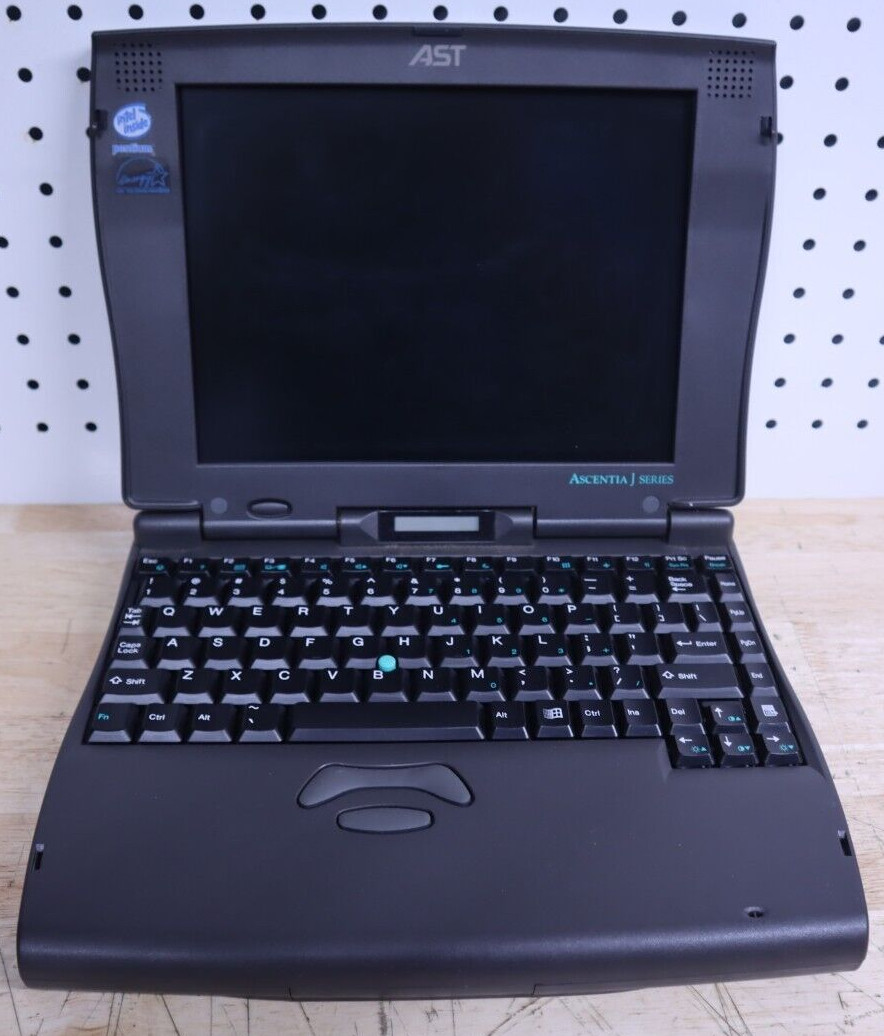 Nice Used Vintage 1990's AST Model Ascencia J50 P/133 CTS10 Notebook Laptop USA