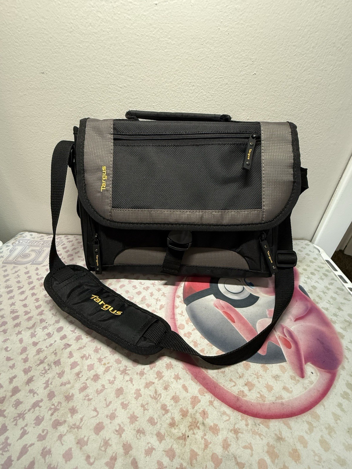 Targus Tablet or Small Laptop Messenger Shoulder & Hand Carry Bag  College Ready
