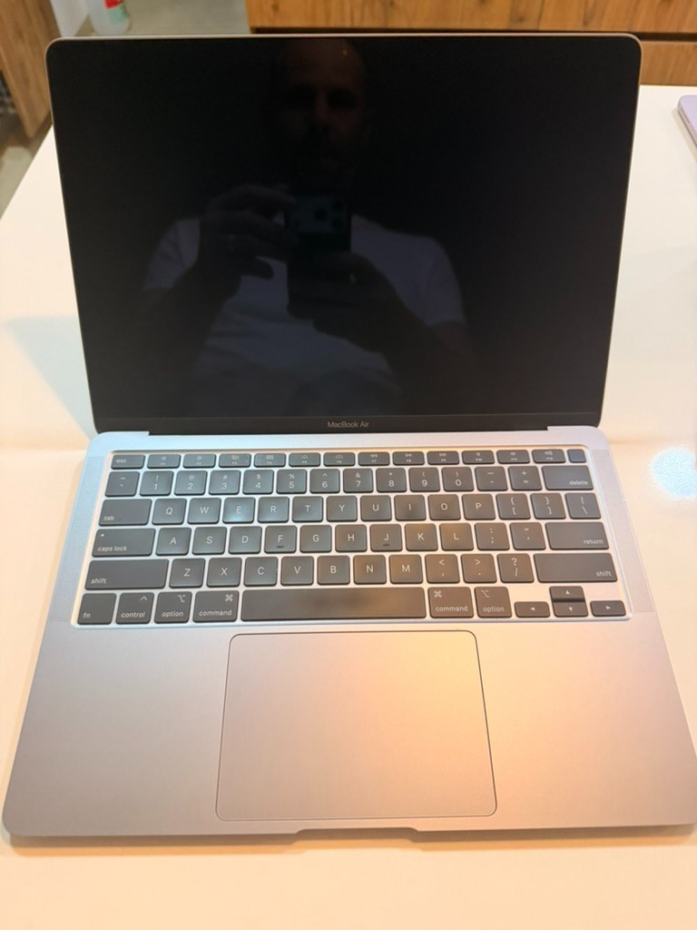 Apple MacBook Air 13” M1 8GB 256GB SSD A2179 - Liquid Damage - FOR PARTS