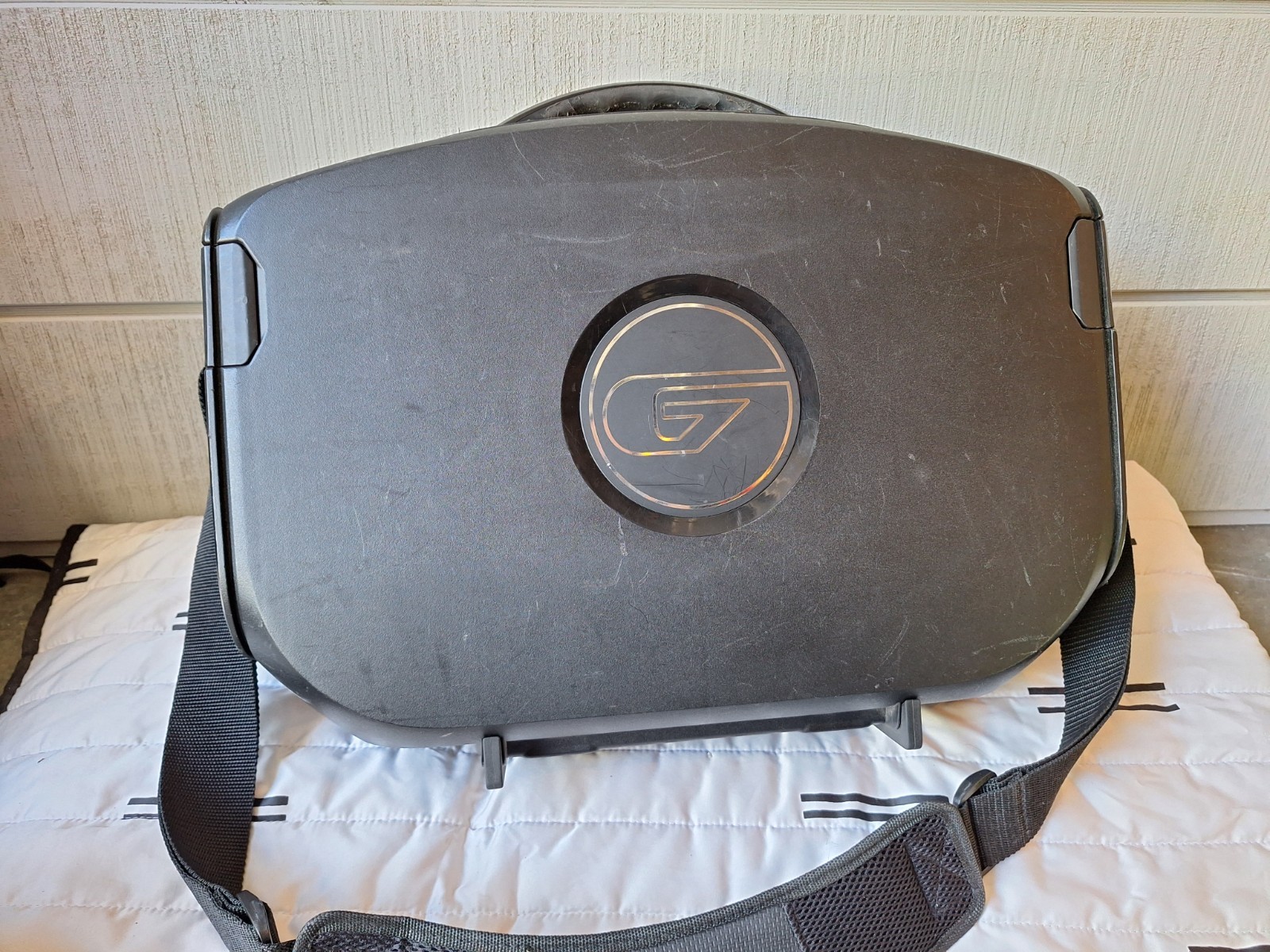 GAEMS G190 Vanguard Portable Gaming Case 19" Monitor with Power and HDMI Cables