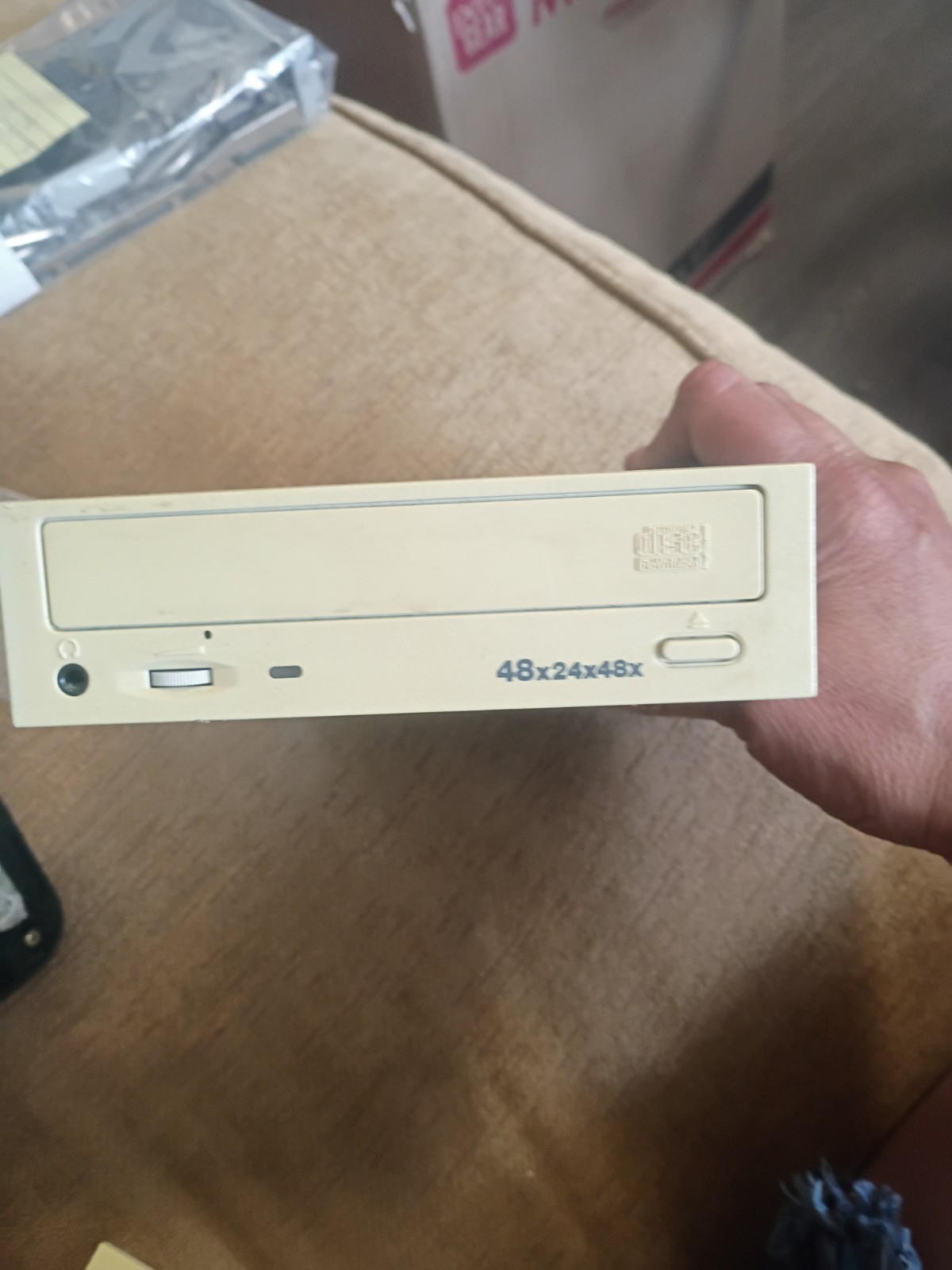 Universal Buslink LTR-48246S Internal 5.25" SCSI CD-RW 48x/24x Beige