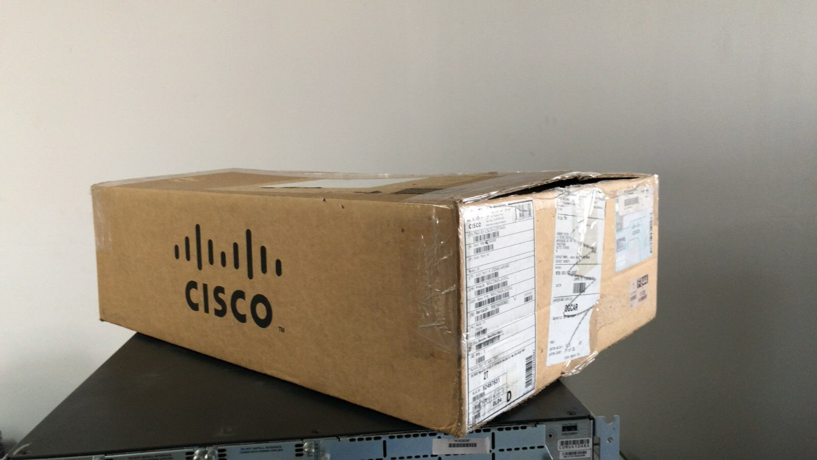 NEW CISCO WS-C2960S-24TD-L 24-Port Gigabit Switch 10GigE Uplink 2960S-24TD-L NOB