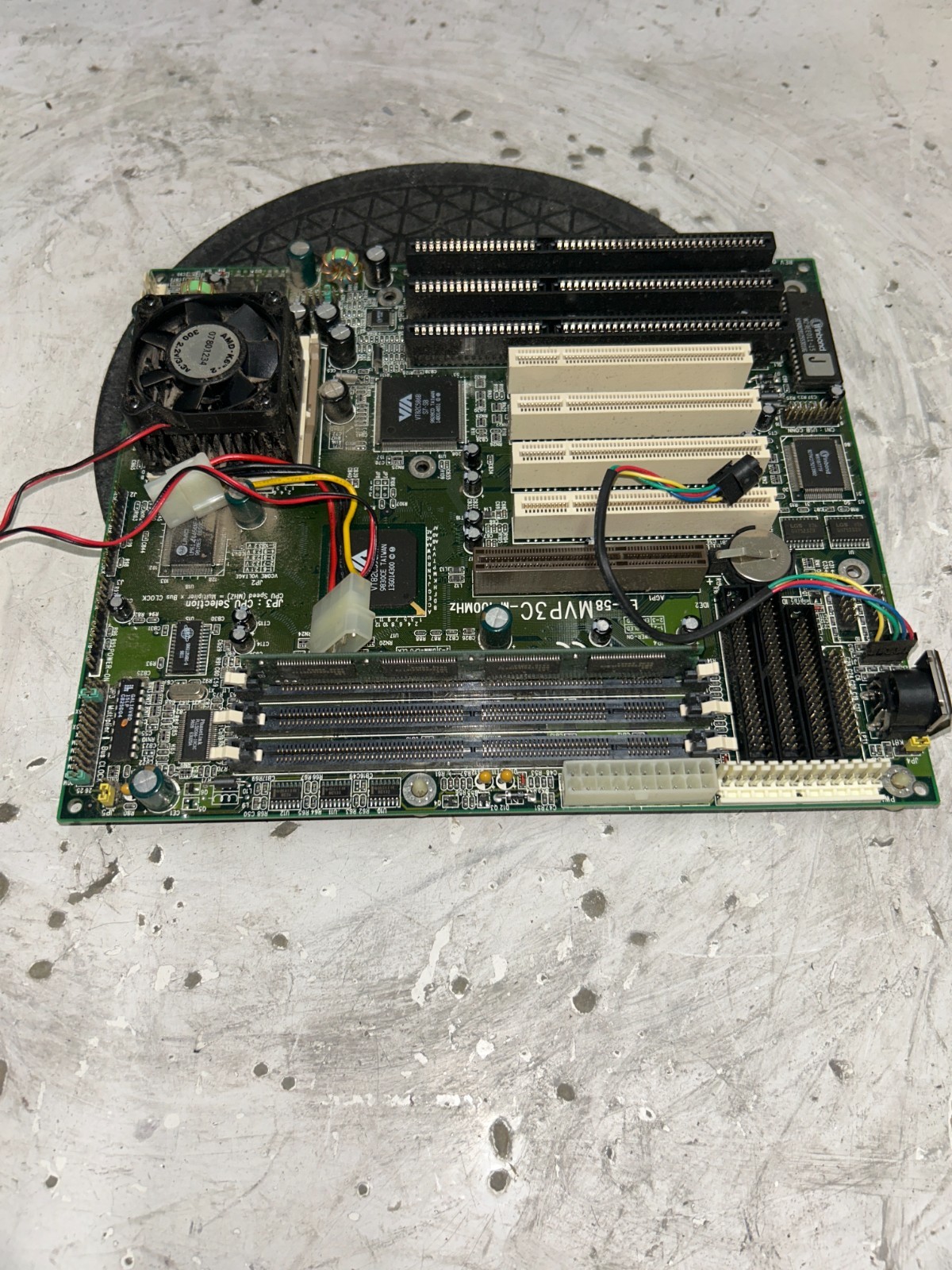 EPoX EP-58MVP3C AMD-K6-2/300 64MB