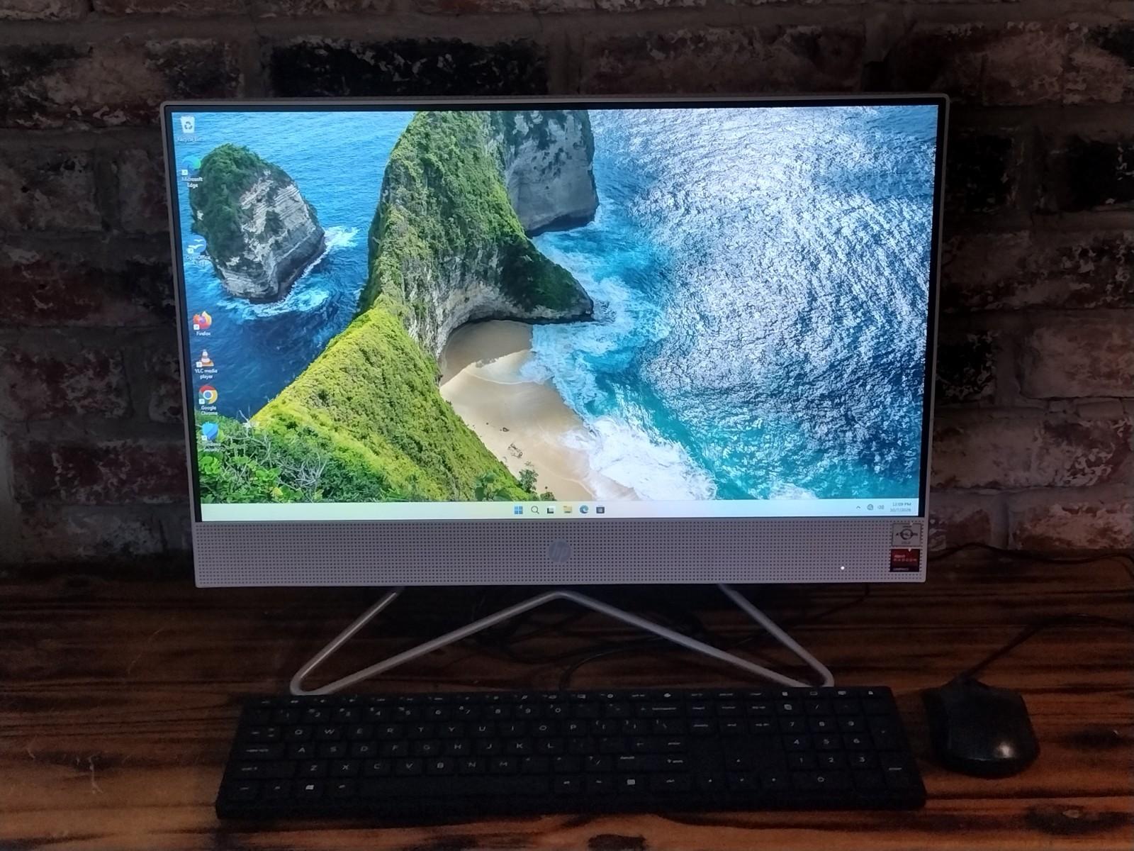 HP 22-df0022 21.5" AMD Athlon Gold 3150U 4GB 256GB SSD W11P All-in-One Desktop