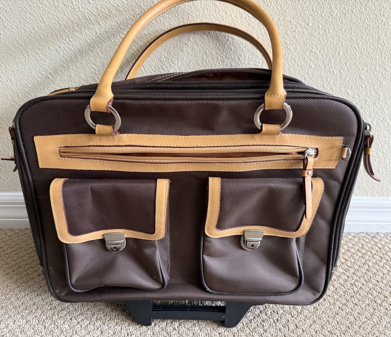 Franklin Covey Business Tote 15.4" Rolling Laptop Briefcase 33039 Brown Tan