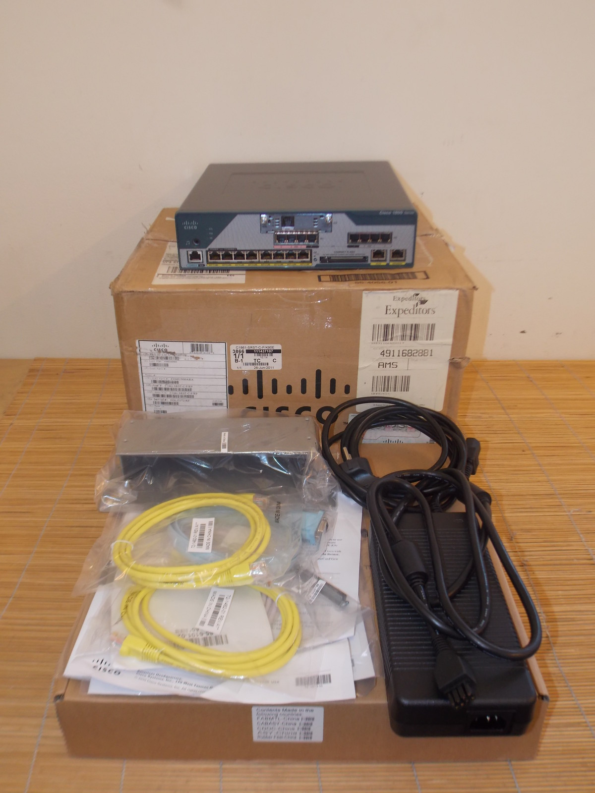 NEW CISCO C1861-SRST-C-F/K9 SRST or CME 8x PoE 4FXS 4FXO+HWIC-1ADSL NEW OPEN BOX