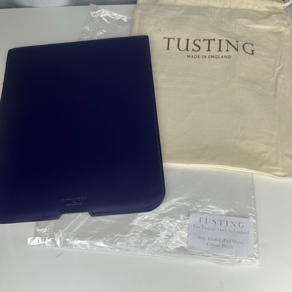 New Levenger by Tusting Fine Leather English iPad Sleeve Case Pouch (Purple)