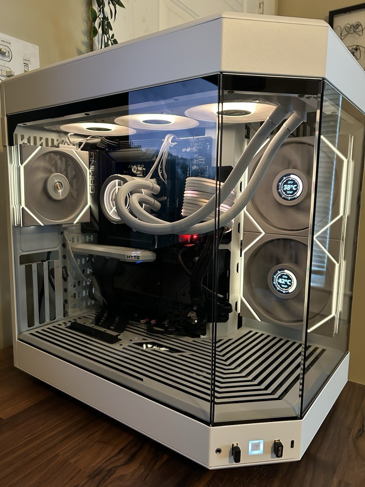 HYTE Y60 Ryzen 7 7800X3D 32GB DDR5 1TB SSD Windows 11 No GPU Included