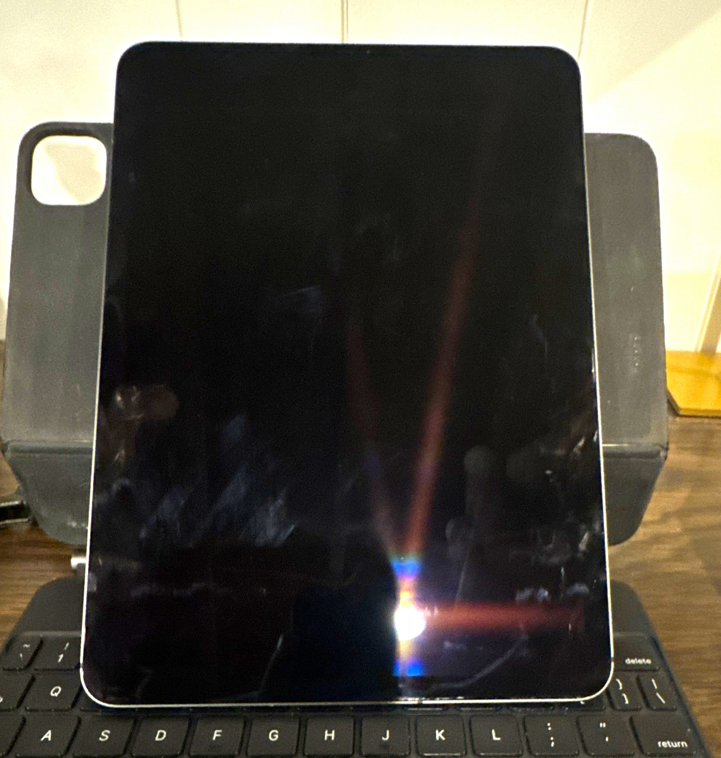 Apple iPad 11in 1TB Wi‑Fi + 4G 6GB RAM Black A2068 For Parts/Not Working bundled