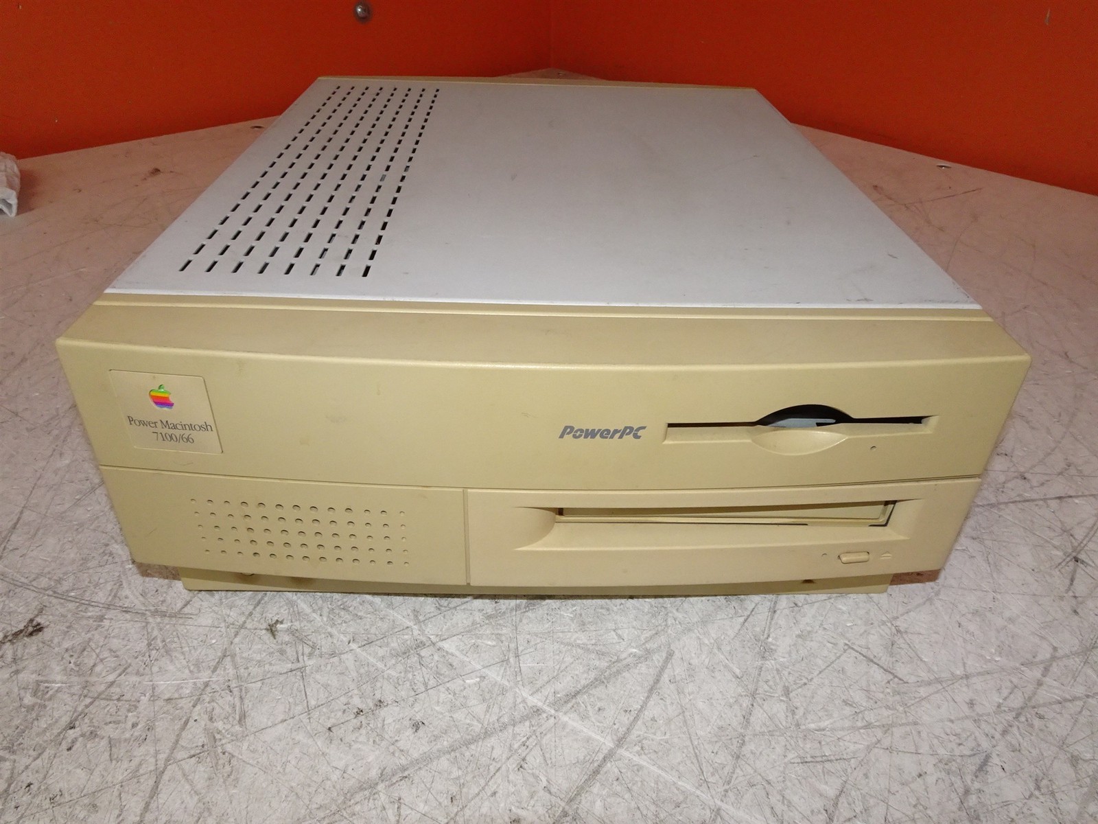 Apple Power Macintosh 7100/66 PowerPC 64MB RAM 250MB SCSI NO OS