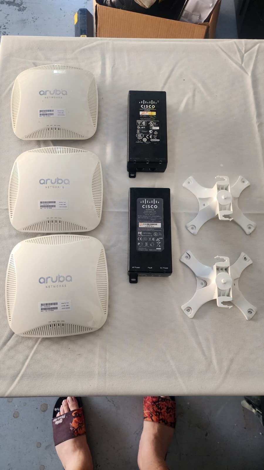 Lot of 3 Aruba AP-215 APIN0215  WiFi 5 PoE WAP with PoE Injectors and Stands