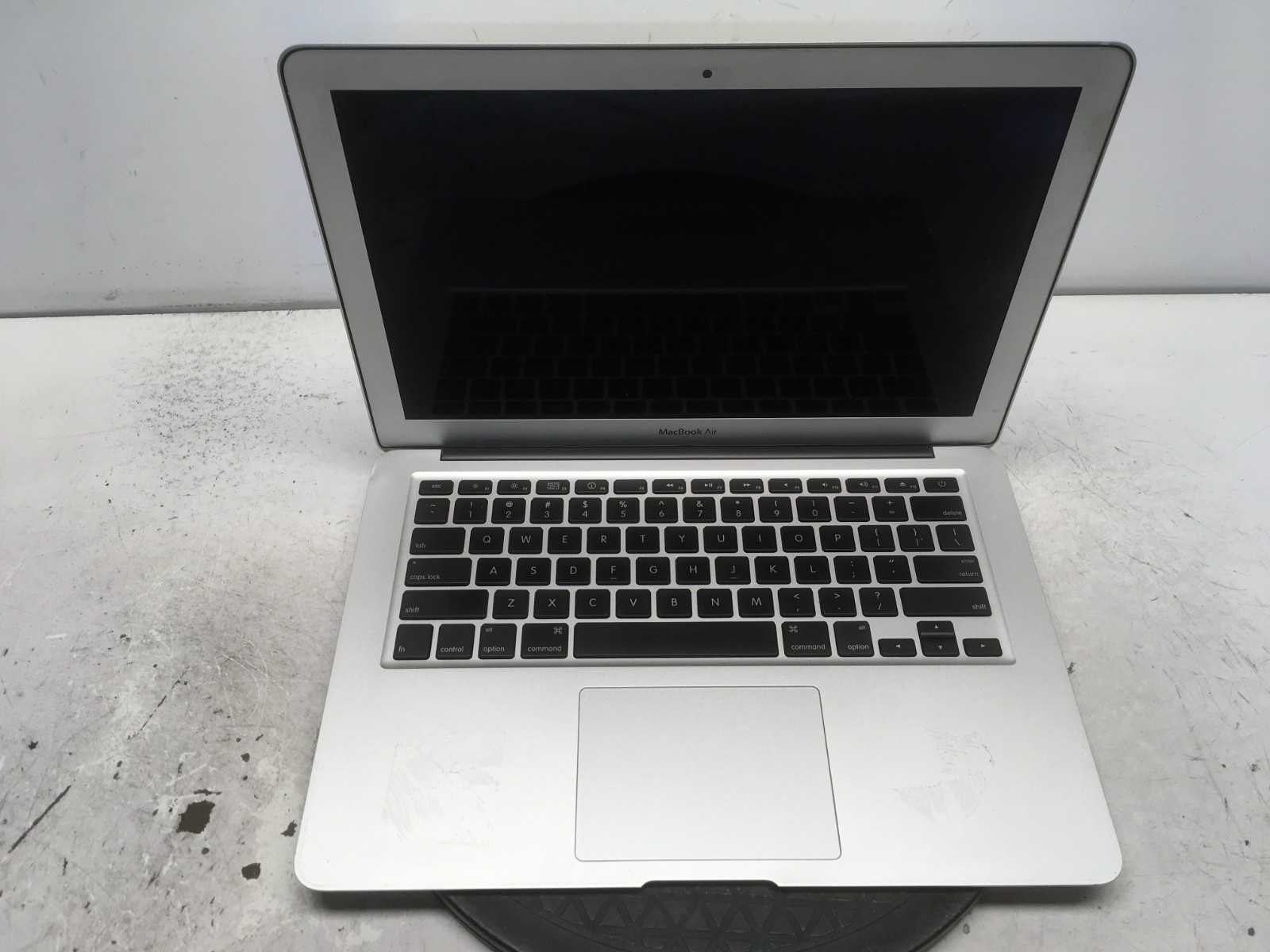 Apple MacBook Air A1369 Intel Core 2 Duo SL9400 1.86GHz  NO HDD No Batt