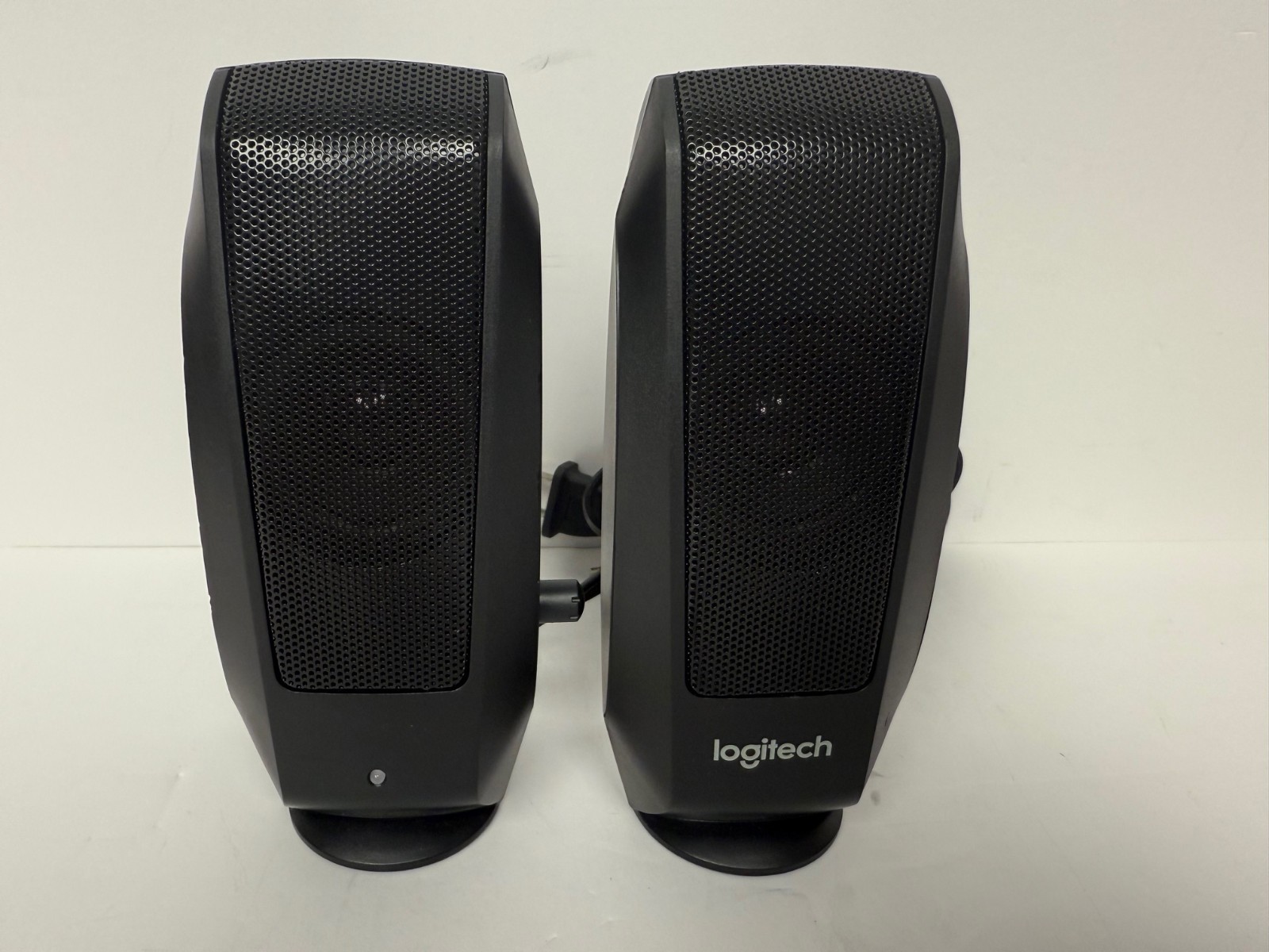 LOGITECH S120 BLACK SPEAKERS P/N 880-000403 M/N S-00024