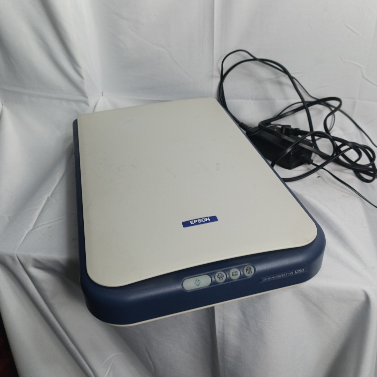 Epson Perfection 1250 Photo Flatbed Color Scanner Model G820A with Power Cord