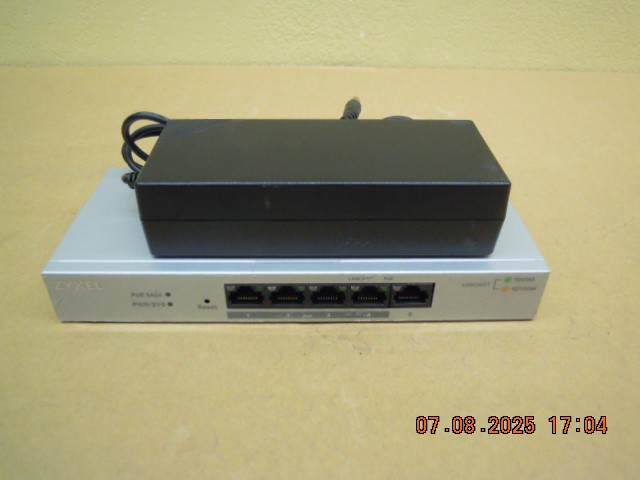 ZyXEL GS1200-5HP, 5-port GbE Web Managed PoE Switch with AC Adapter * Tested