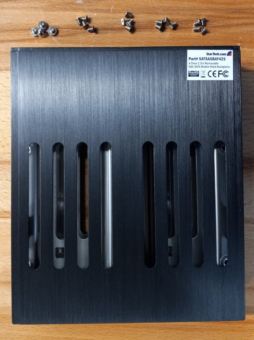 StarTech.com SATSASBAY425 Aluminum 2.5" Black 4x Bay SATA/SAS w/ Screws