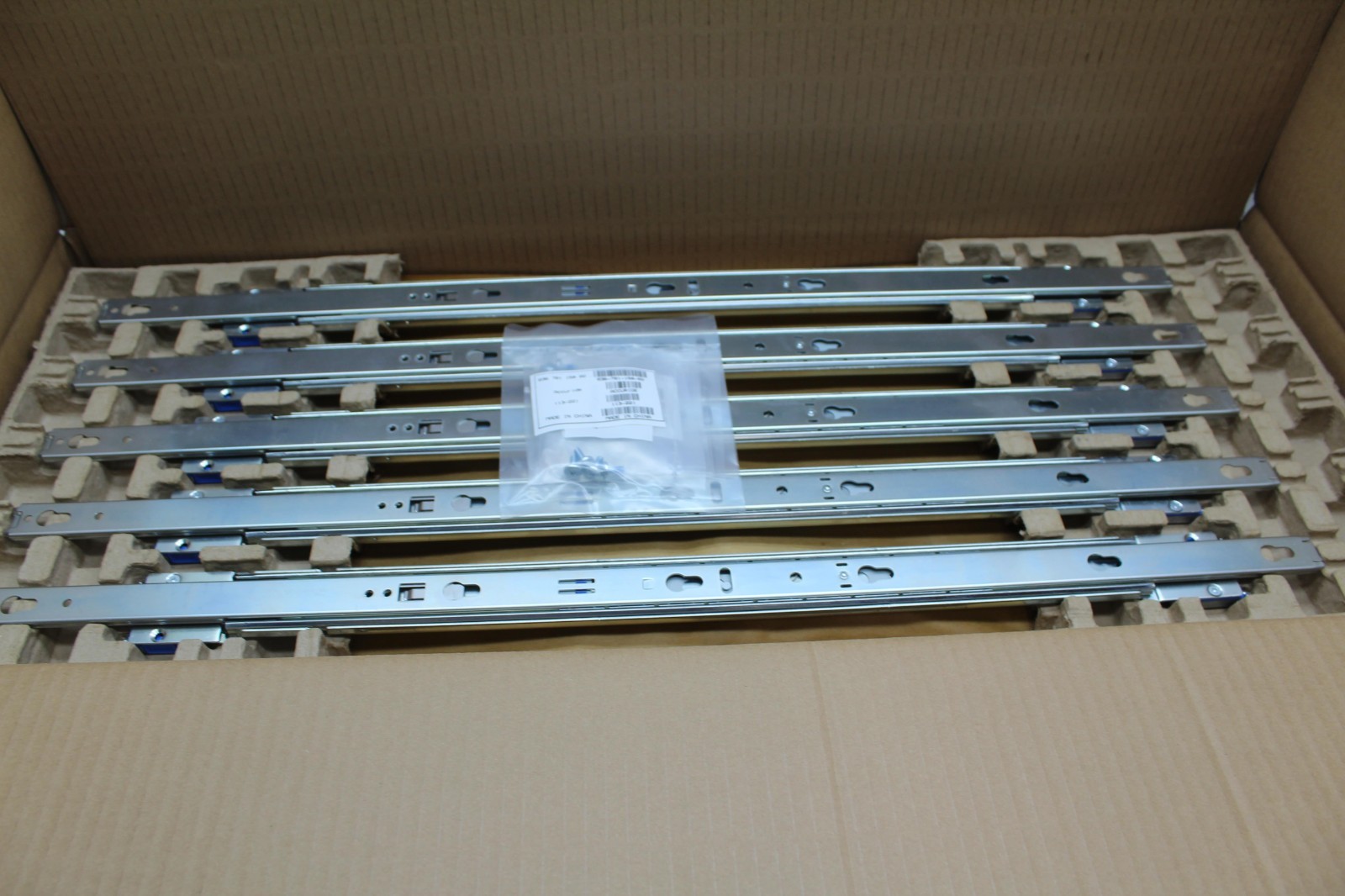 EMC 042-009-400 Gen5 Accuride 1U Rail kit New EXX1U2URAILS2 5-PACK