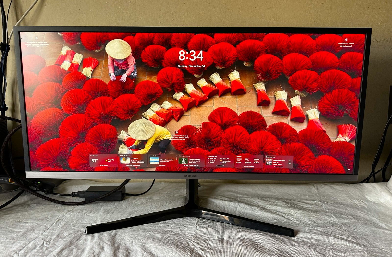 Samsung LS34J550WQNXZA 34" Ultra WQHD Widescreen LCD Monitor