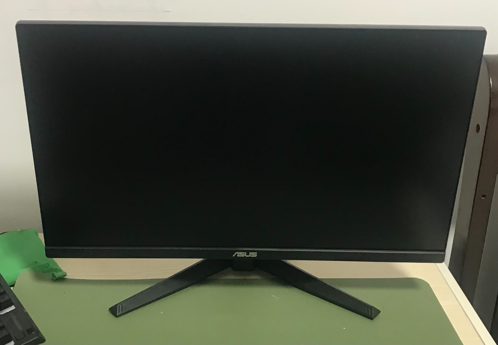 Asus tuf 200hz gaming monitor. Black. 22" wide.  2 1/2 months used. 13" tall.