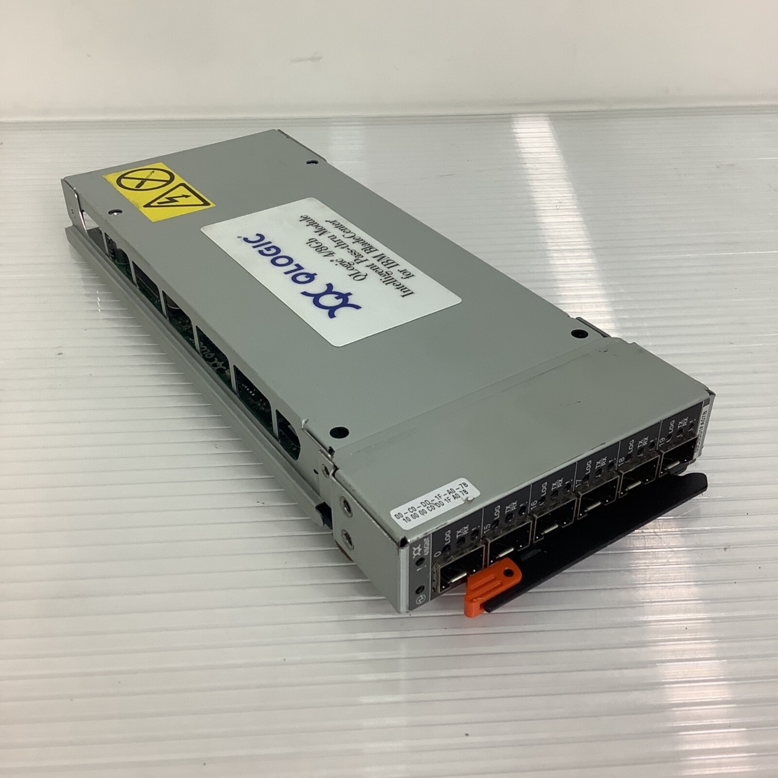 Q Logic FC 4GB/8GB 20-Port Pass 88Y6412 BRX-8146 zj