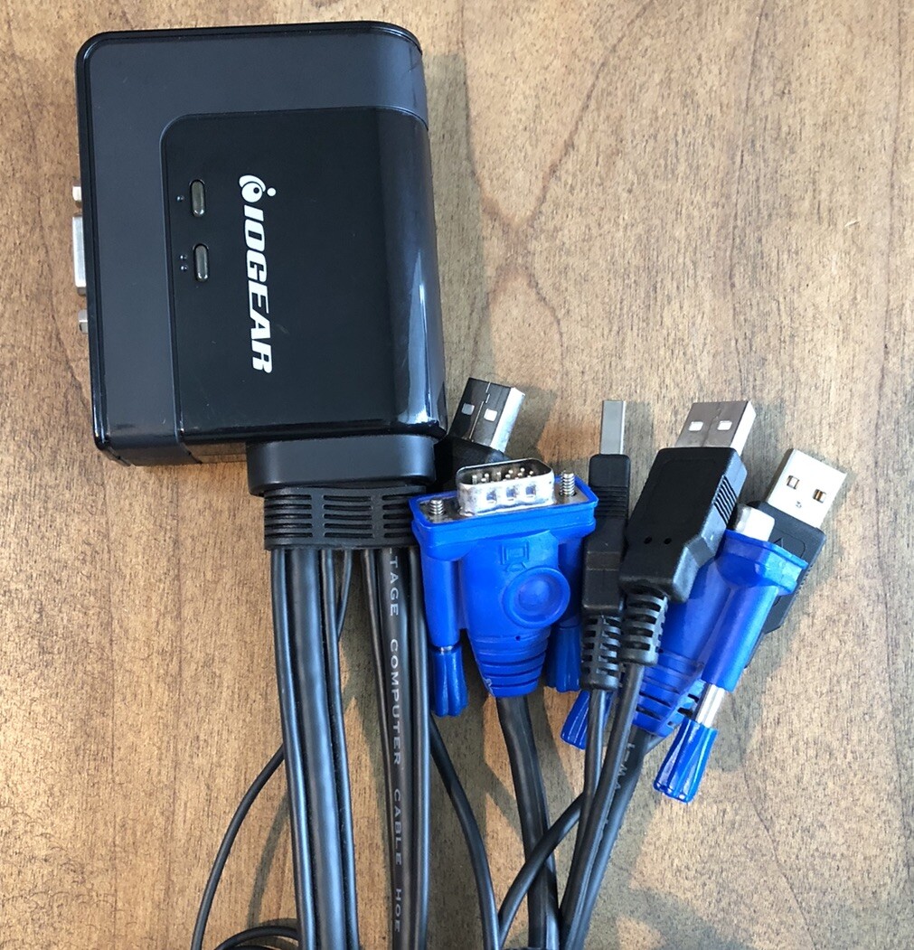 IOGEAR 2-Port USB KVM Switch GCS22U - Excellent condition