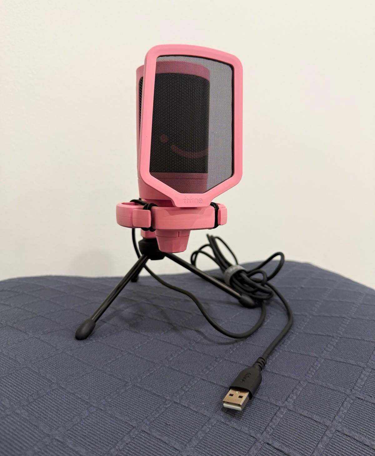FIFINE AmpliGame Pink USB Desktop Microphone w/ Adjustable Tripod Stand