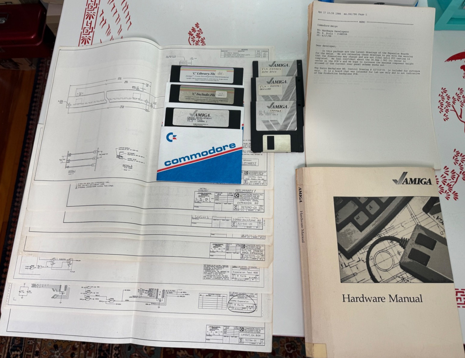 Commodore Amiga 1986 Developer Archive Hardware Manual Zorro Cross Development