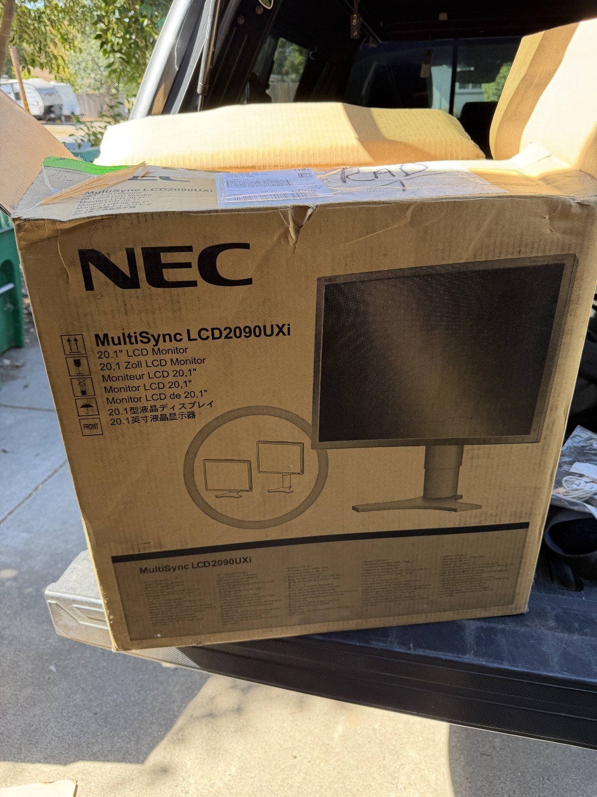 NEC MultiSync LCD2090UXi 20" LCD Monitor and adjustable stand Tested
