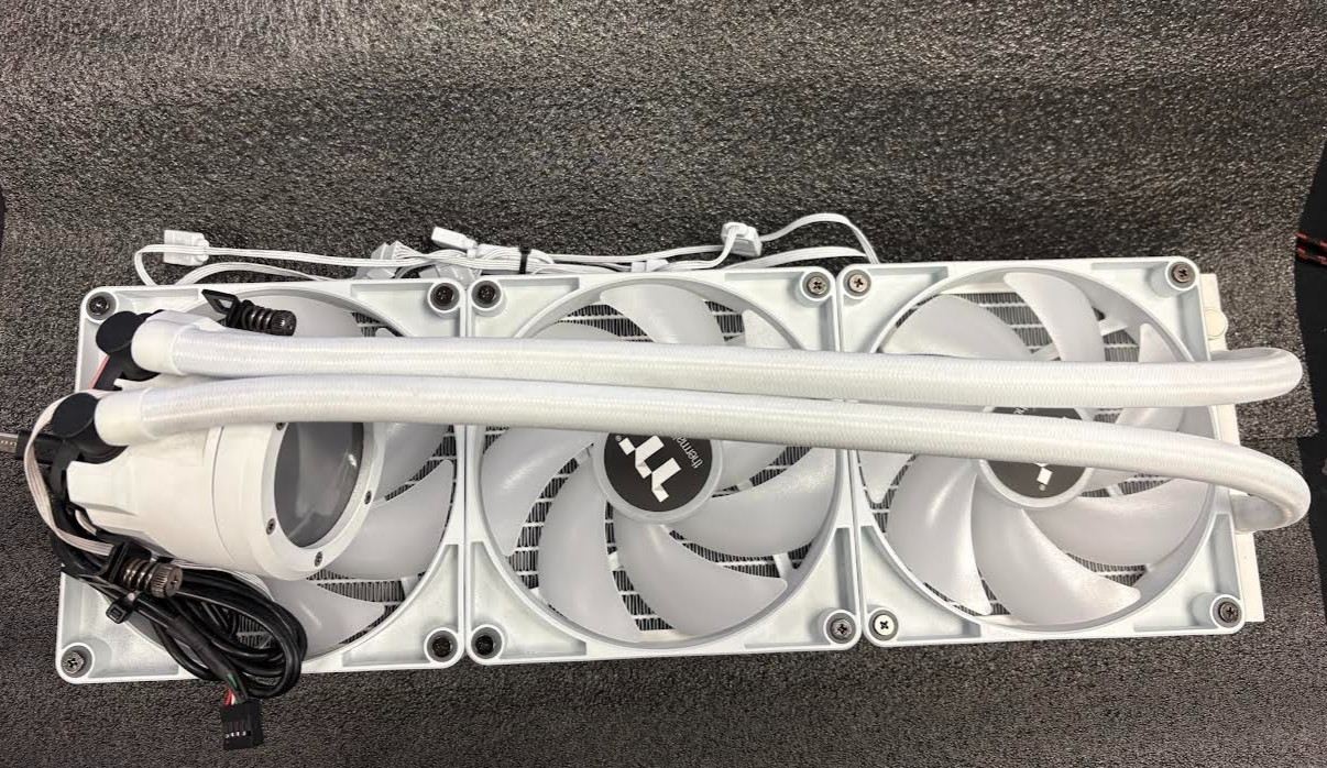 Thermaltake TH420 V2 Ultra ARGB Sync Snow edition CPU AIO Liquid Cooler