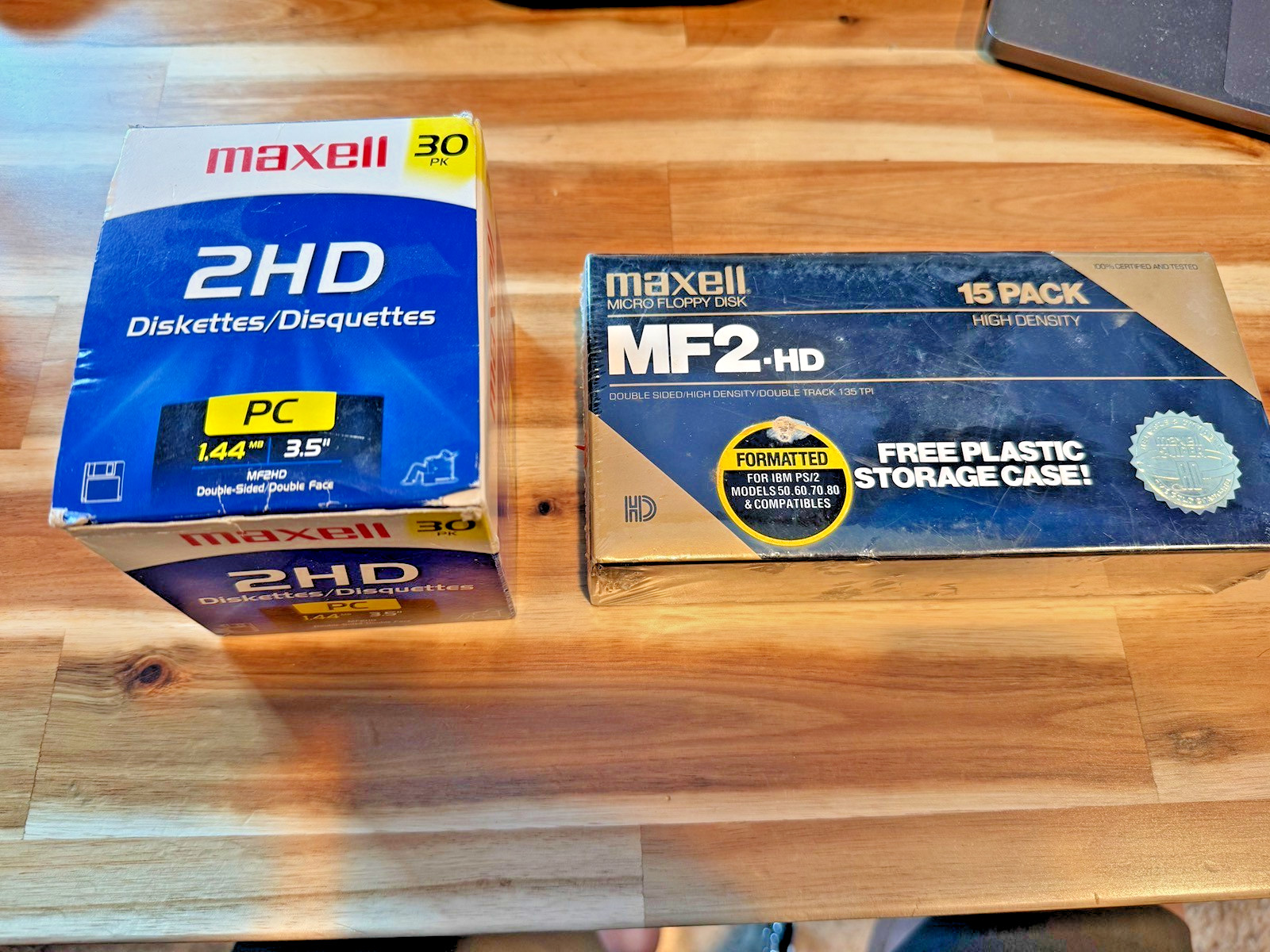 3.5 Inch Maxwell 2HD 1.44mb & Universal HD Double Sided Floppy Disk Lot Of 19