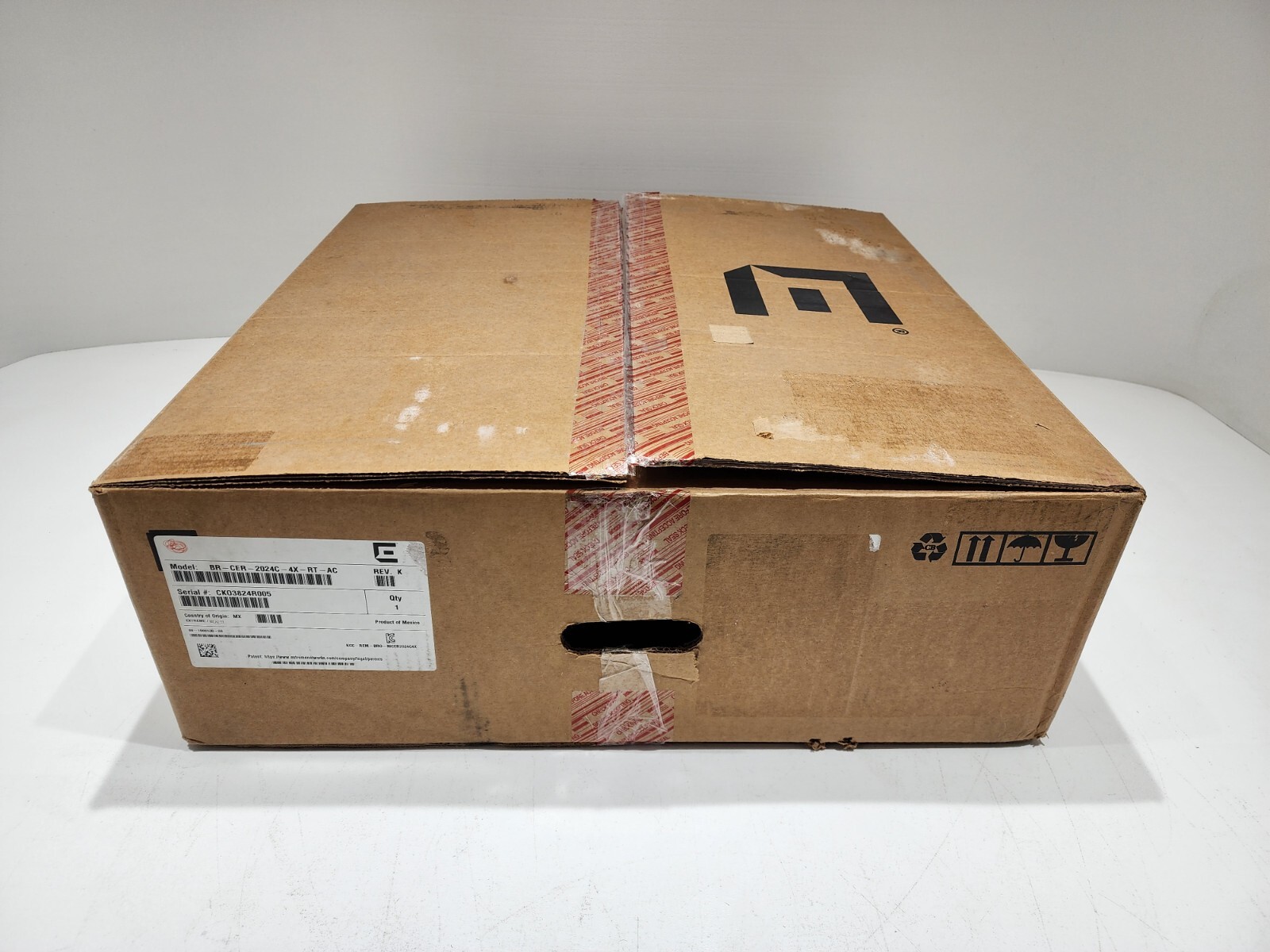 Brocade / Extreme NetIron BR-CER-2024C-4X-RT-AC 24-port