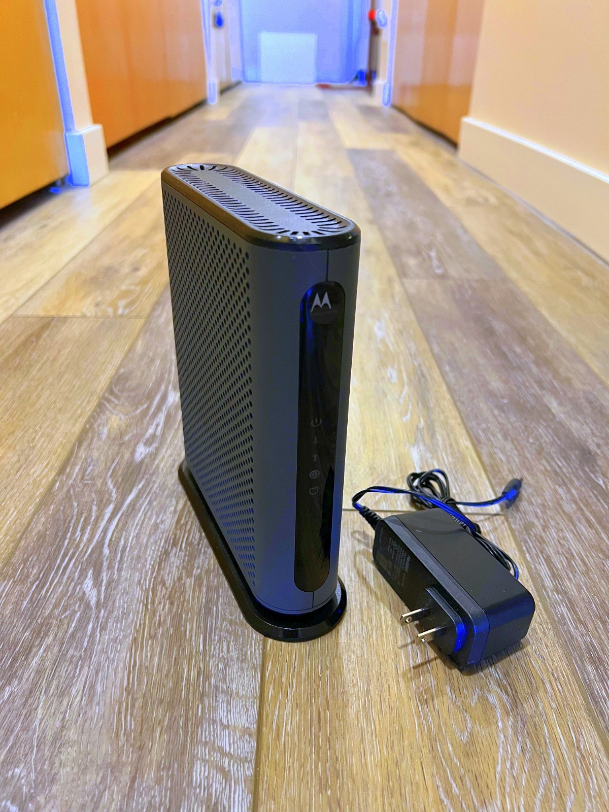 💹 Motorola MB8600 ** DOCSIS 3.1 Cable Modem works great w/ OEM Power Adapter