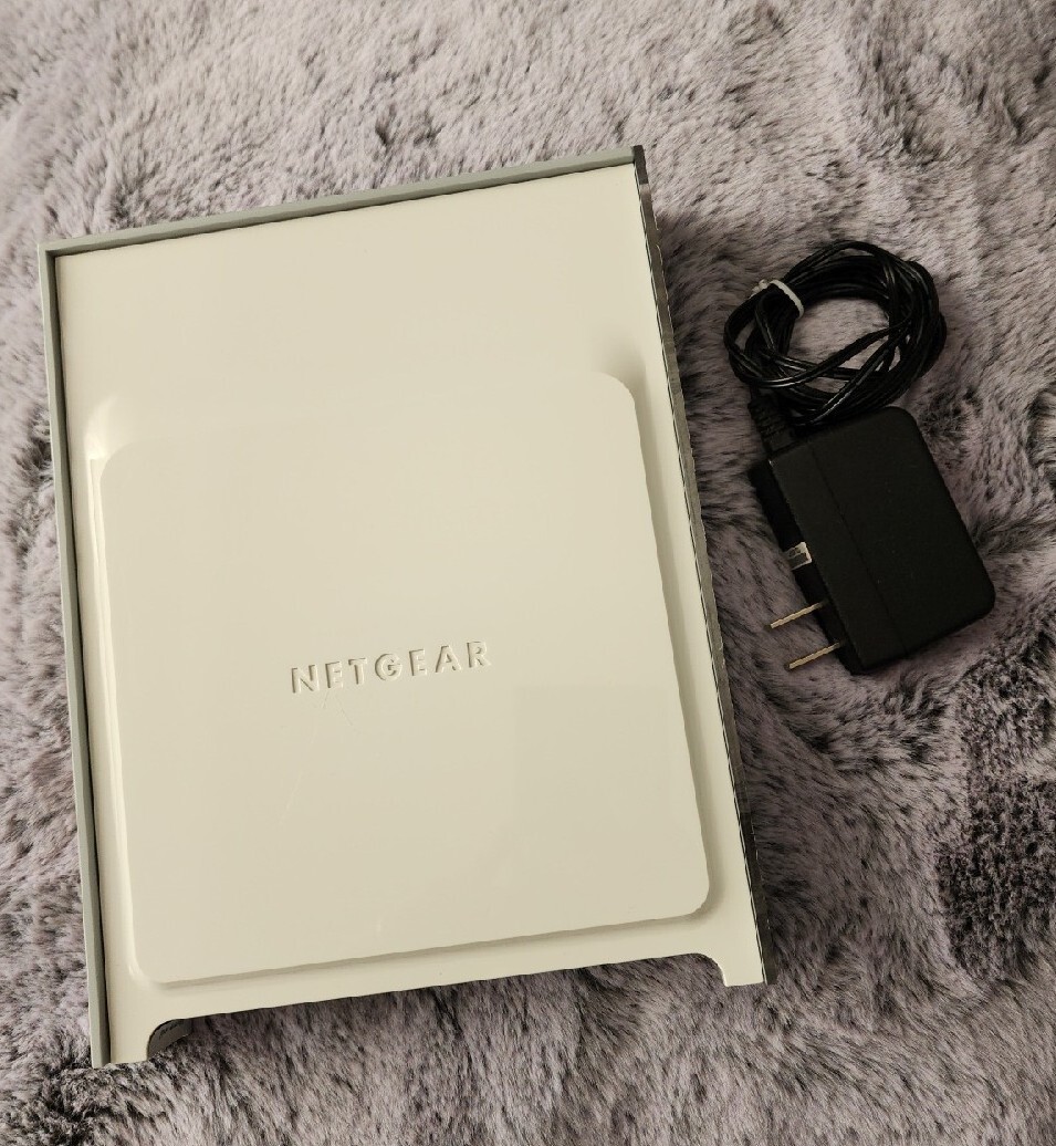 Netgear RangeMax WNR834B 270 Mbps 4-Port 10/100 Wireless N Router. FAST SHIPPING